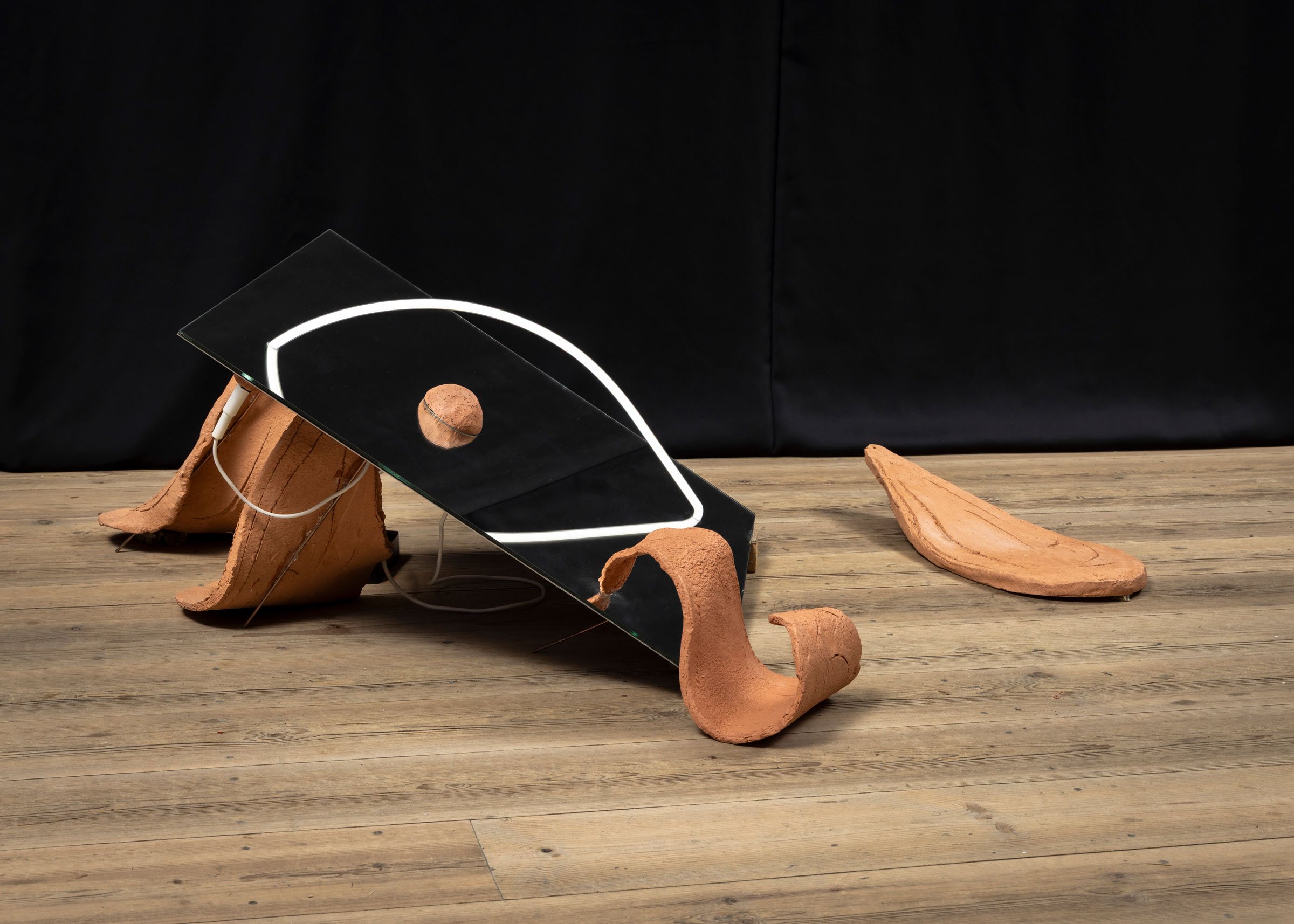 Biba Fibiger: <i>Star child</i>. Fra udstillingen <i>EFTERGLØD. Samtaler om lys</i>, Rundetaarn, 2026. Foto: Malle Madsen