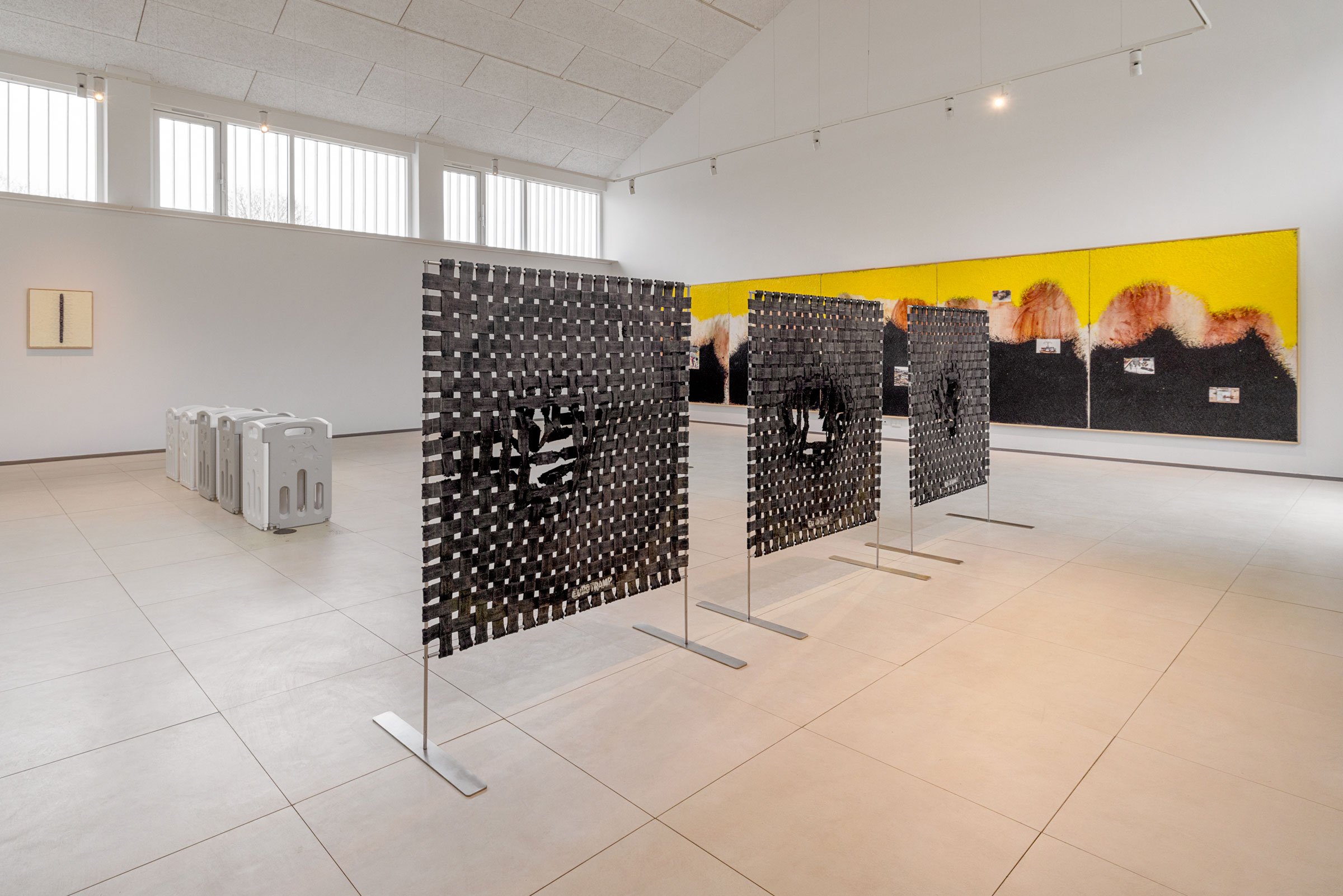 Sofie Winther: <i>Starting Strong</i> + <i>Baby Compass</i>, 2025-26. Javier Alvarez Sagredo: <i>Untitled (Spotlight Effect)</i> + <i>Untitled (Vräkning)</i>, 2026. Foto: Frida Gregersen.
