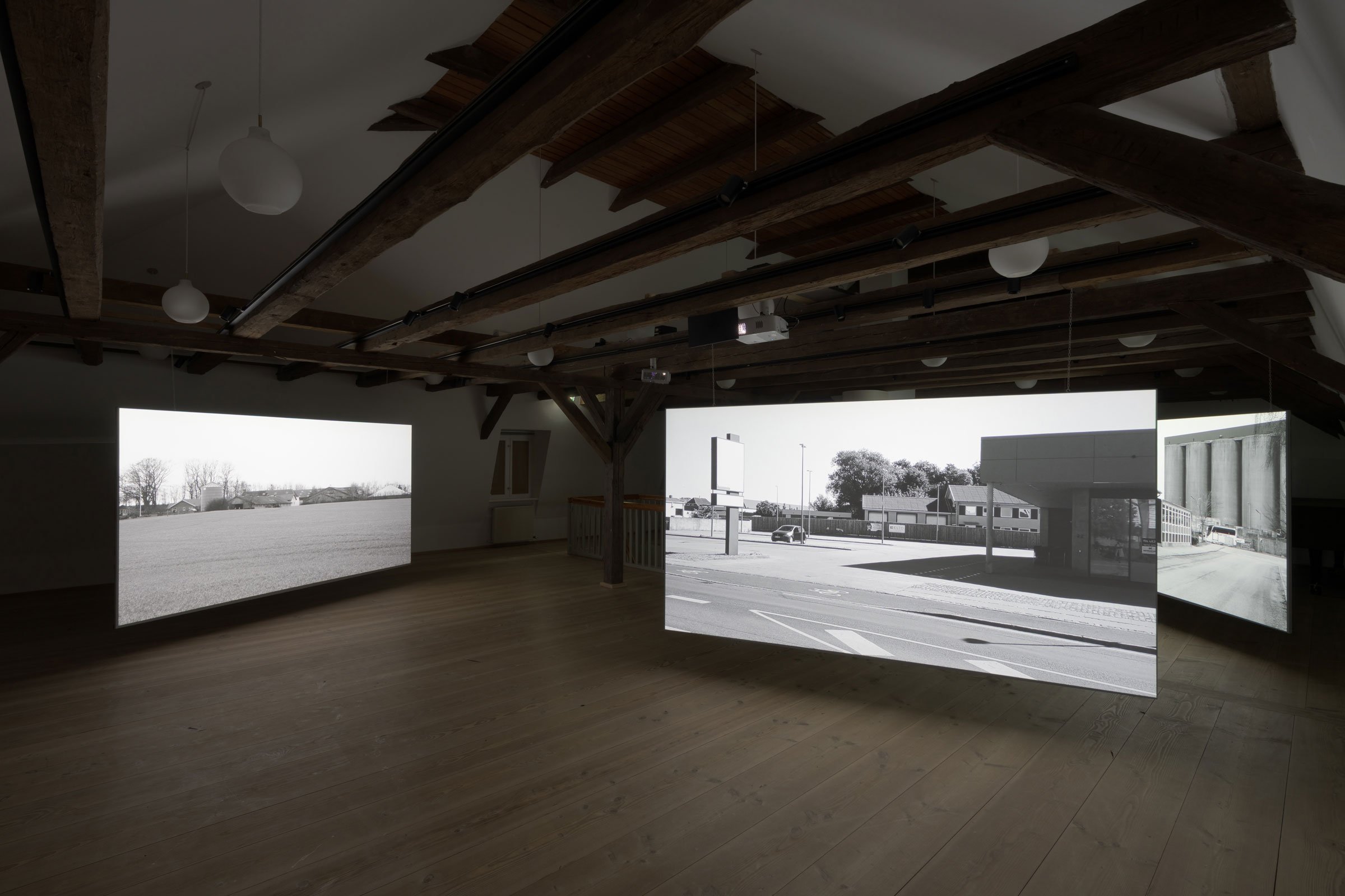 Asmund Havsteen-Mikkelsen: <i>Dehabitation</i>, videoinstallation, 2026. Foto: David Stjernholm.