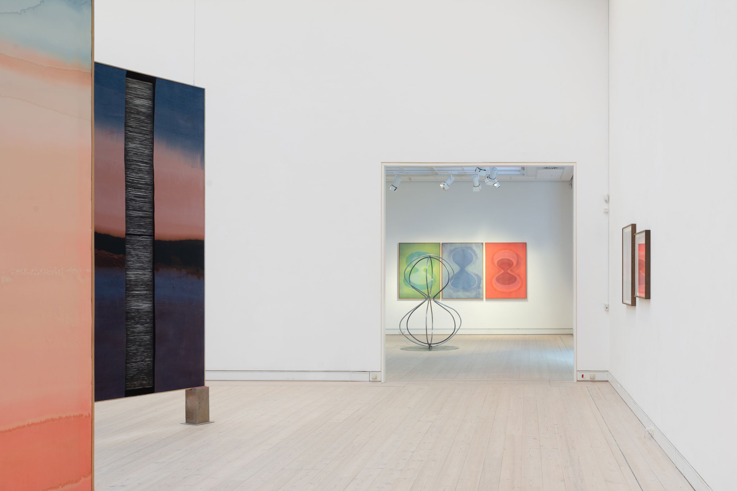 View fra udstillingen <i>Stream of Strings</i> af Martha Skou. Foto: Jacob Friis-Holm.