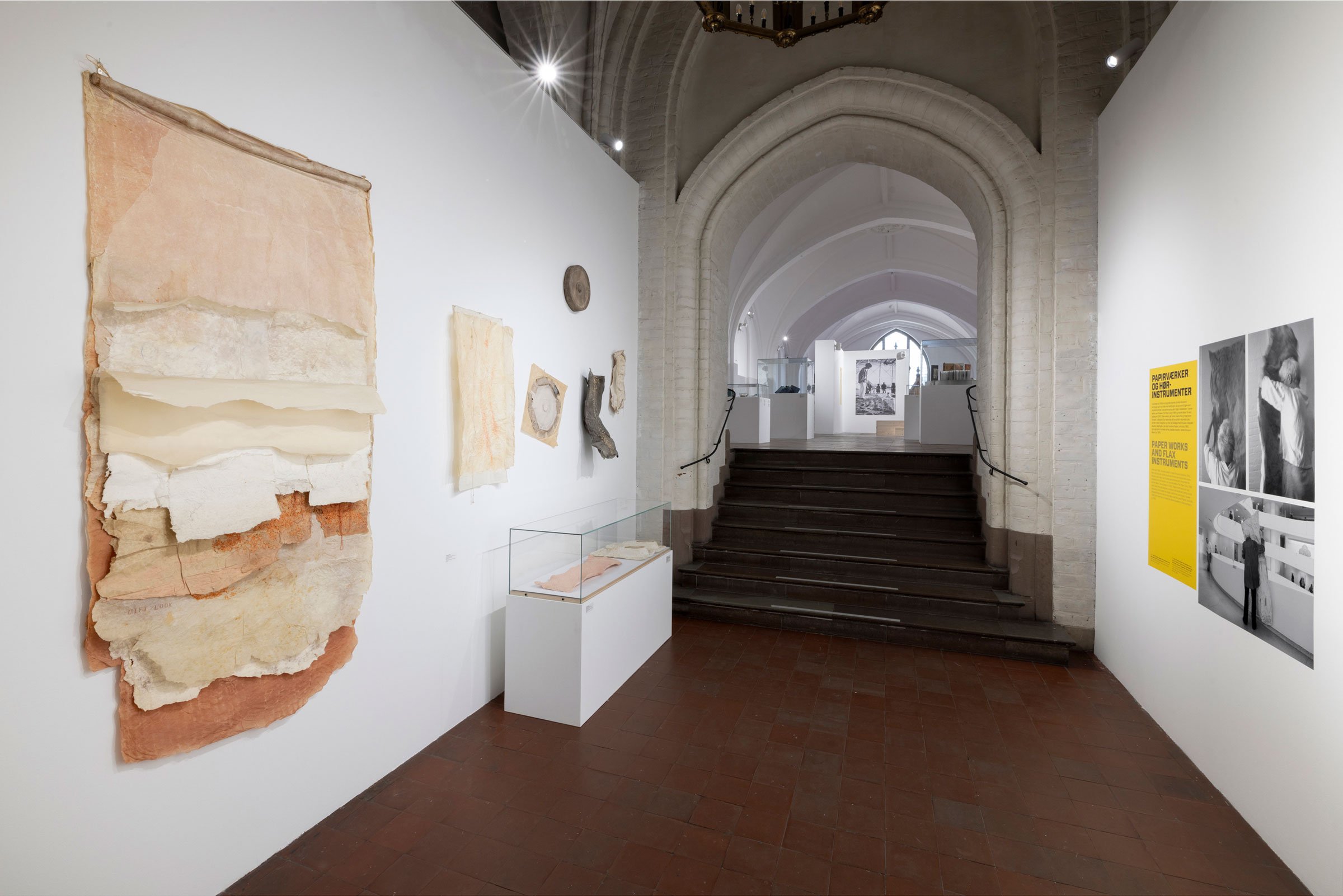 View fra udstillingen <i>Alison Knowles: Retrospektiv 1960-2022</i>. Foto: Mads Holm.