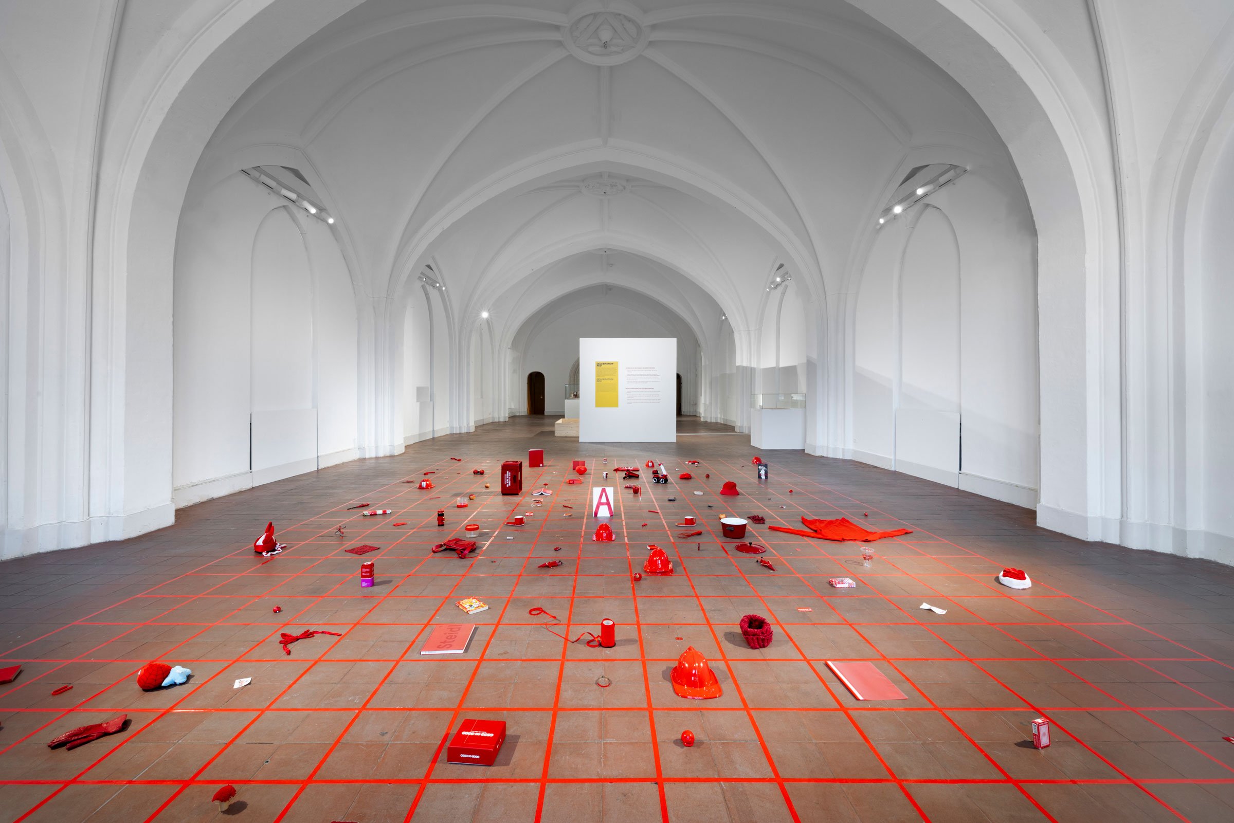 View fra udstillingen <i>Alison Knowles: Retrospektiv 1960-2022</i>. Foto: Mads Holm.