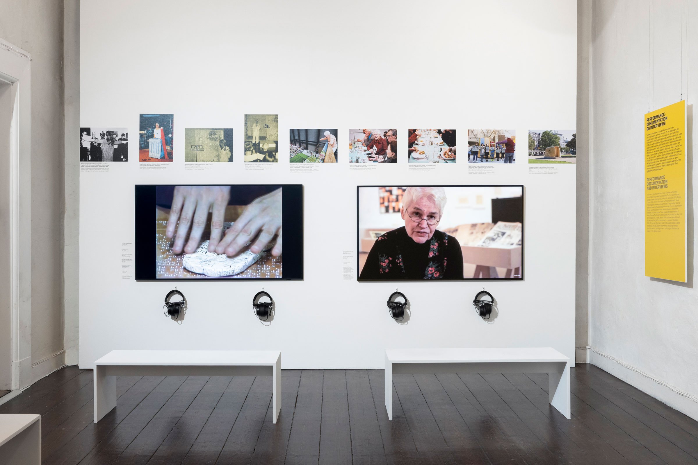 View fra udstillingen <i>Alison Knowles: Retrospektiv 1960-2022</i>. Foto: Mads Holm.