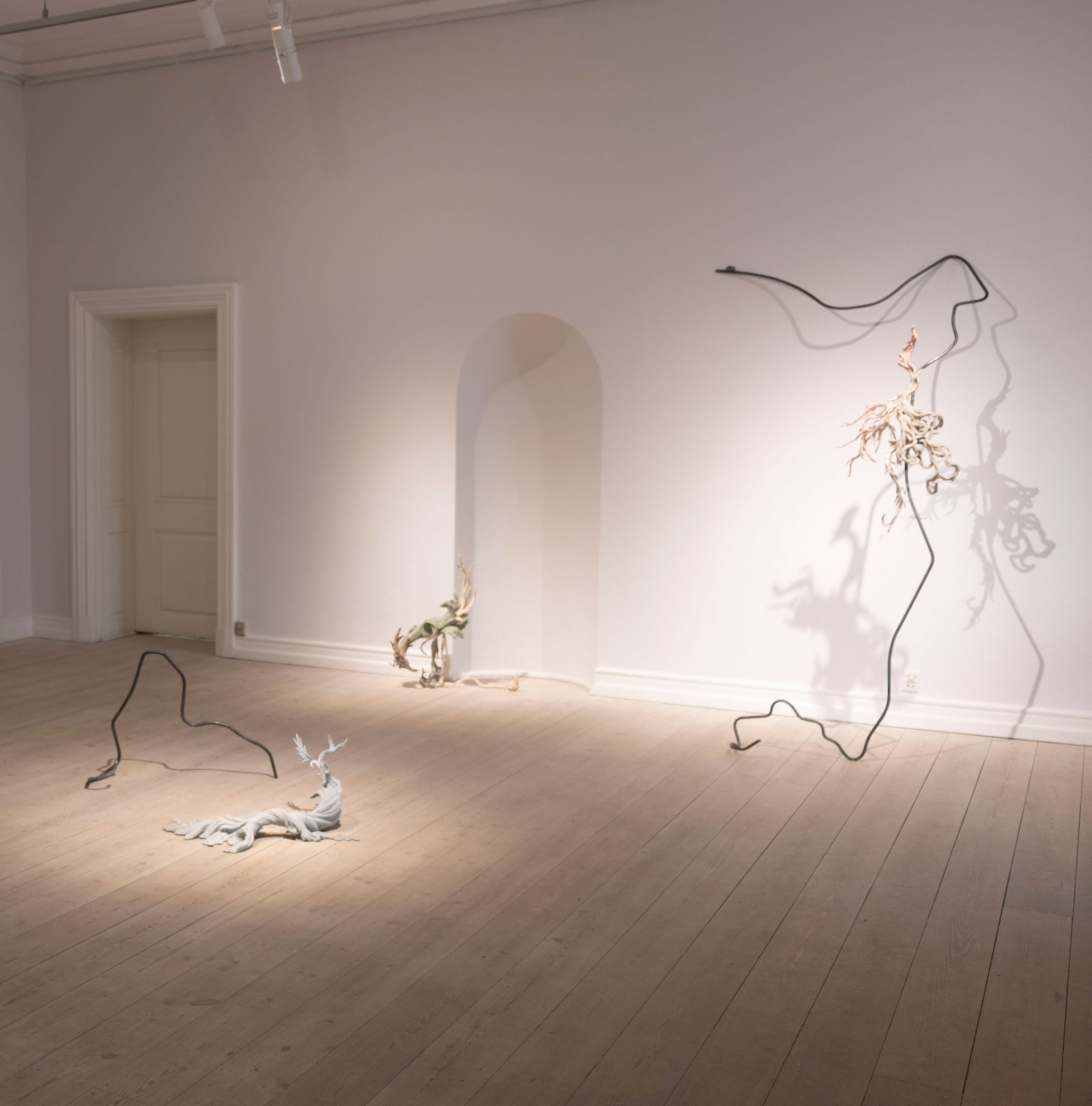View fra udstillingen <i>Softer Tissue</i> af Sophia Moe. Foto: Anna Spalek.