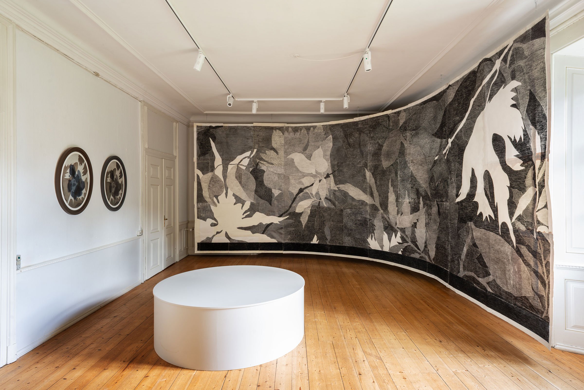 Installationsview fra udstillingen <i>Unattended</i> af Anne Marie Ploug. Foto: Jacob Friis-Holm Nielsen.
