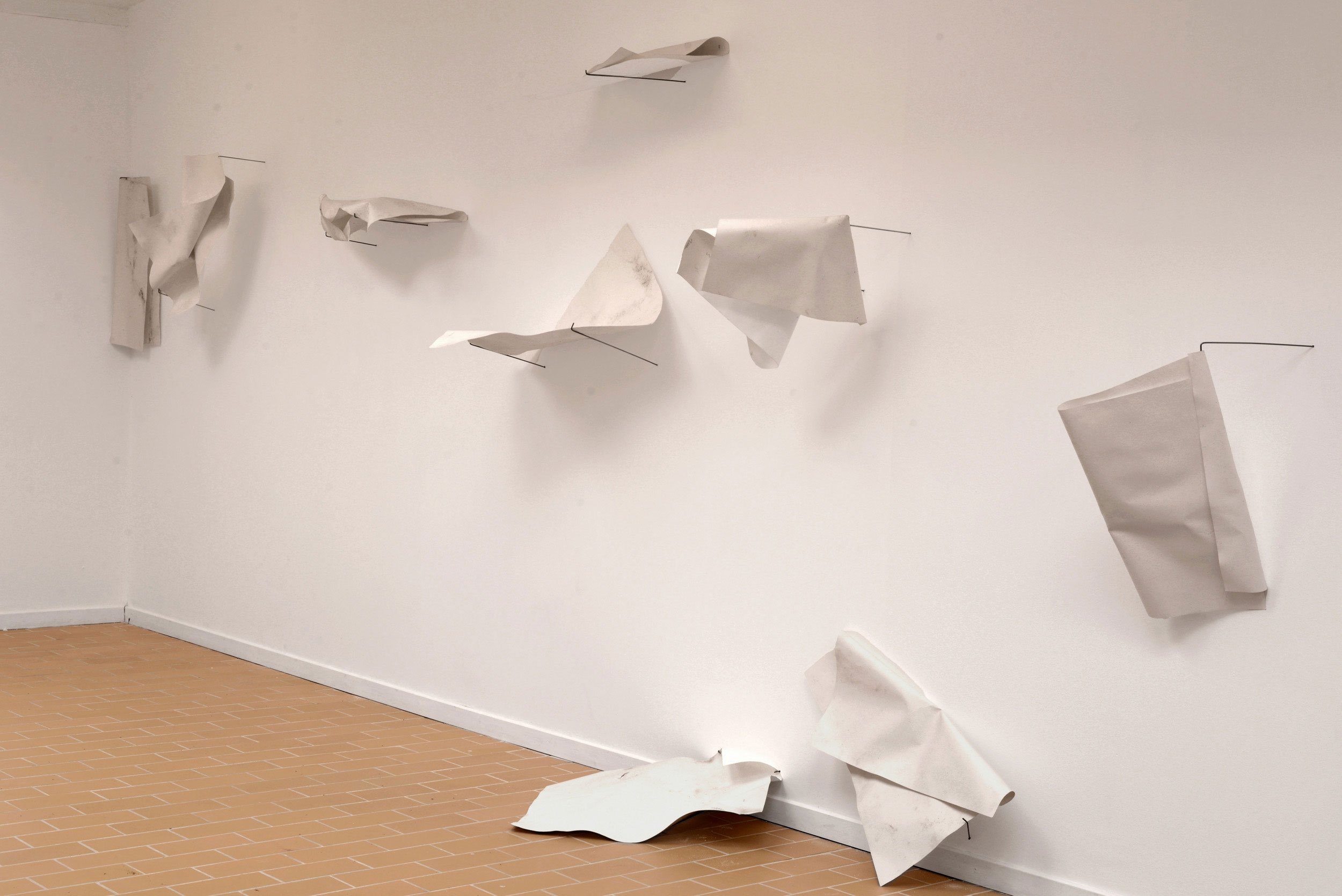 Ulla Eriksen: <i>Atmosfære prints, afmærket af sted 1-9</i>, 2026. Foto: Heidi Hove.