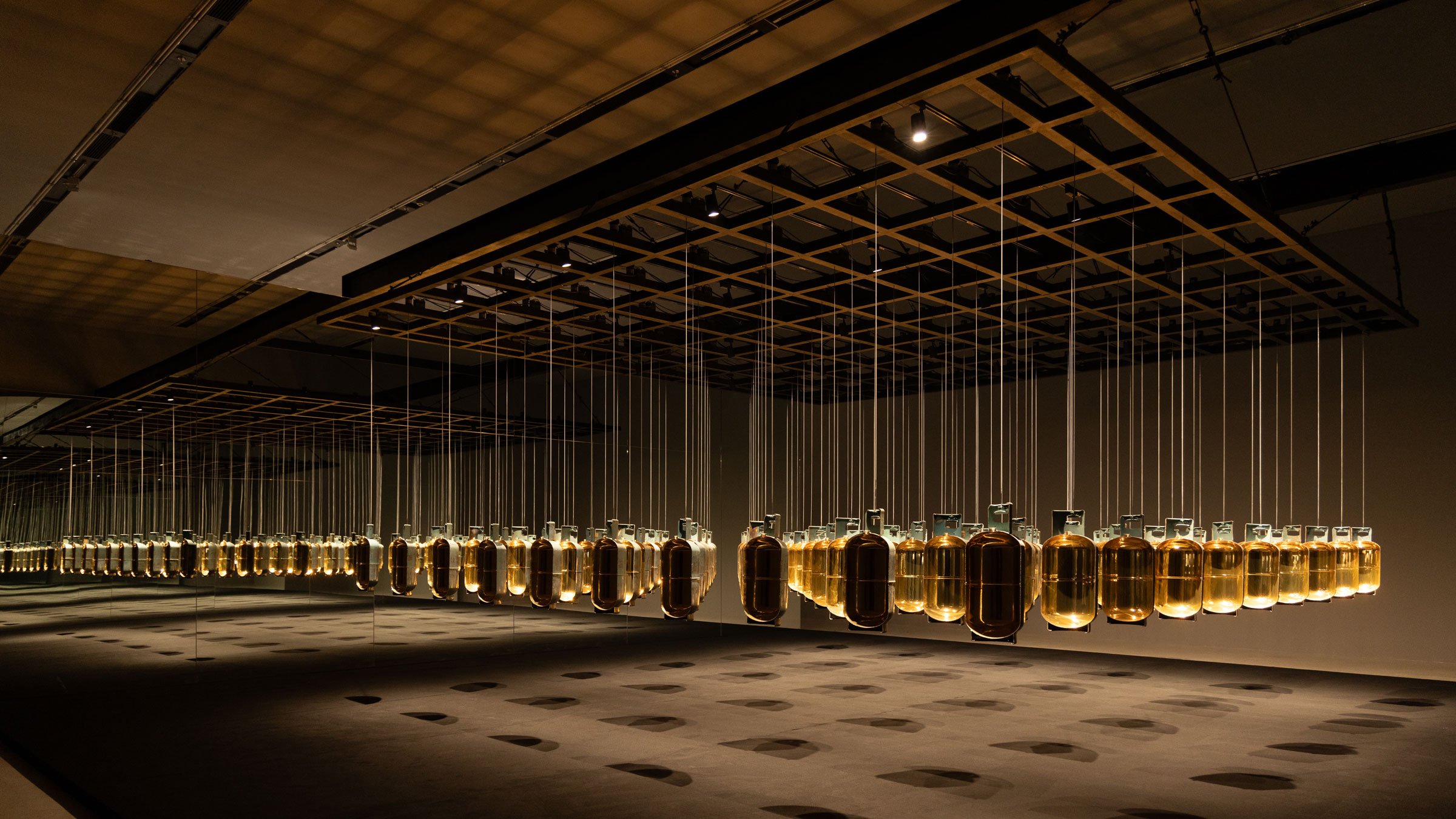Zhang Peili: <i>Array of Propane Tanks</i>, 2024. Foto: Xing Yu 刑宇, courtesy of the artist and Red Brick Art Museum