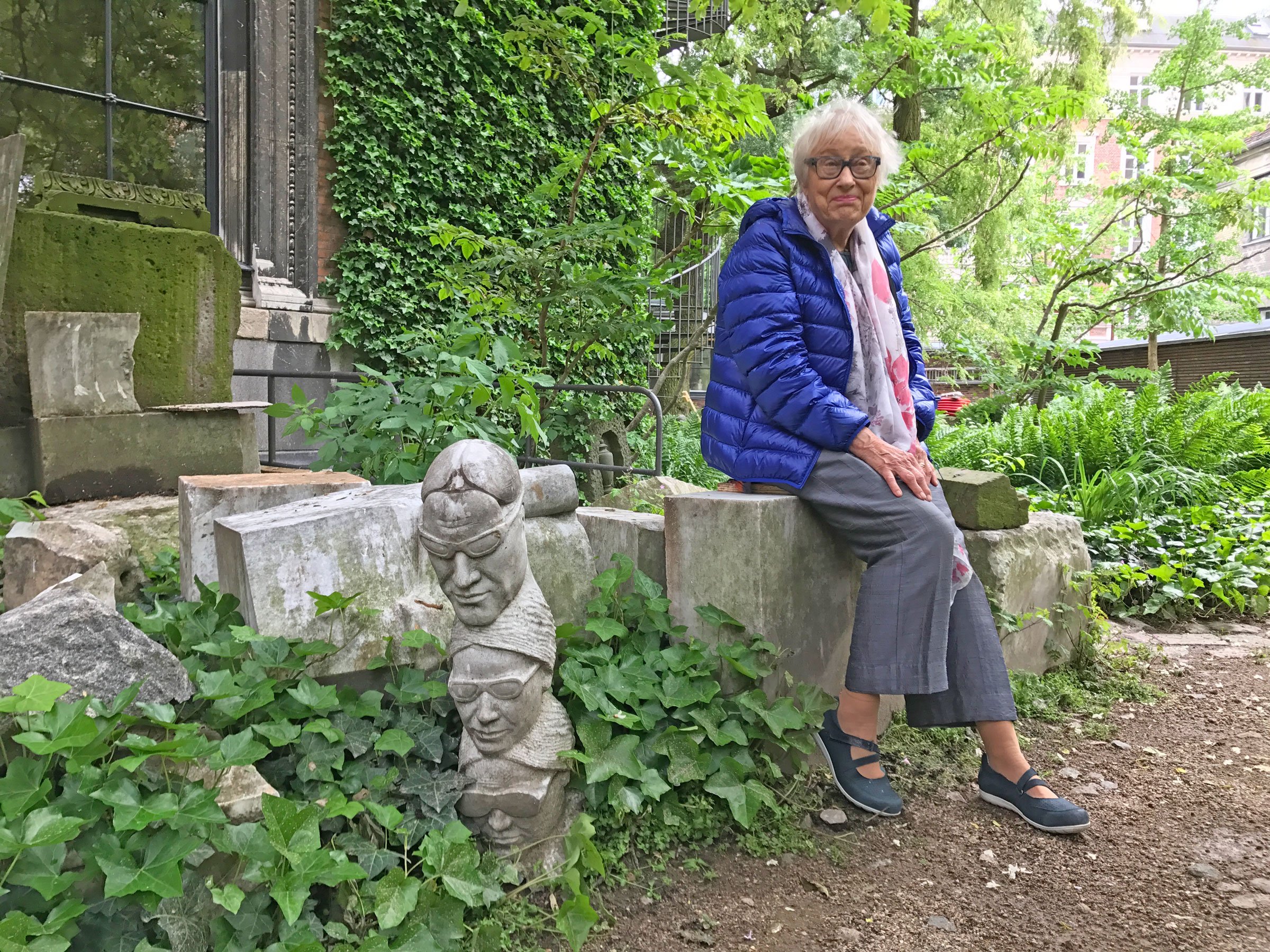 Else Marie Bukdahl i Kunstakademiets billedhuggergård i 2017. Foto: Jan Falk Borup