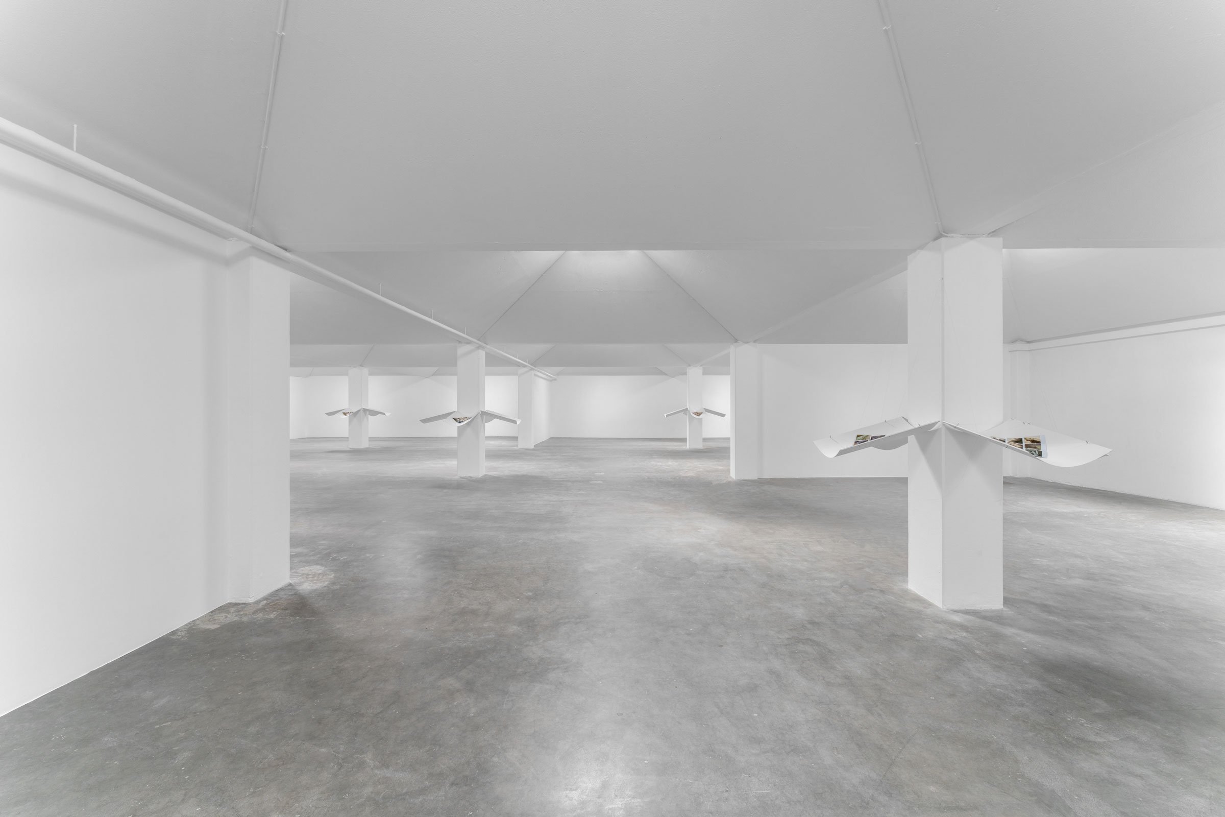 Cyprien Gaillard: <i>Geographical Analogies</i>, 2006–2026. Fra udstillingen <i>Désespoir des singes</i> på Simian. Foto: Brian Kure / GRAYSC
