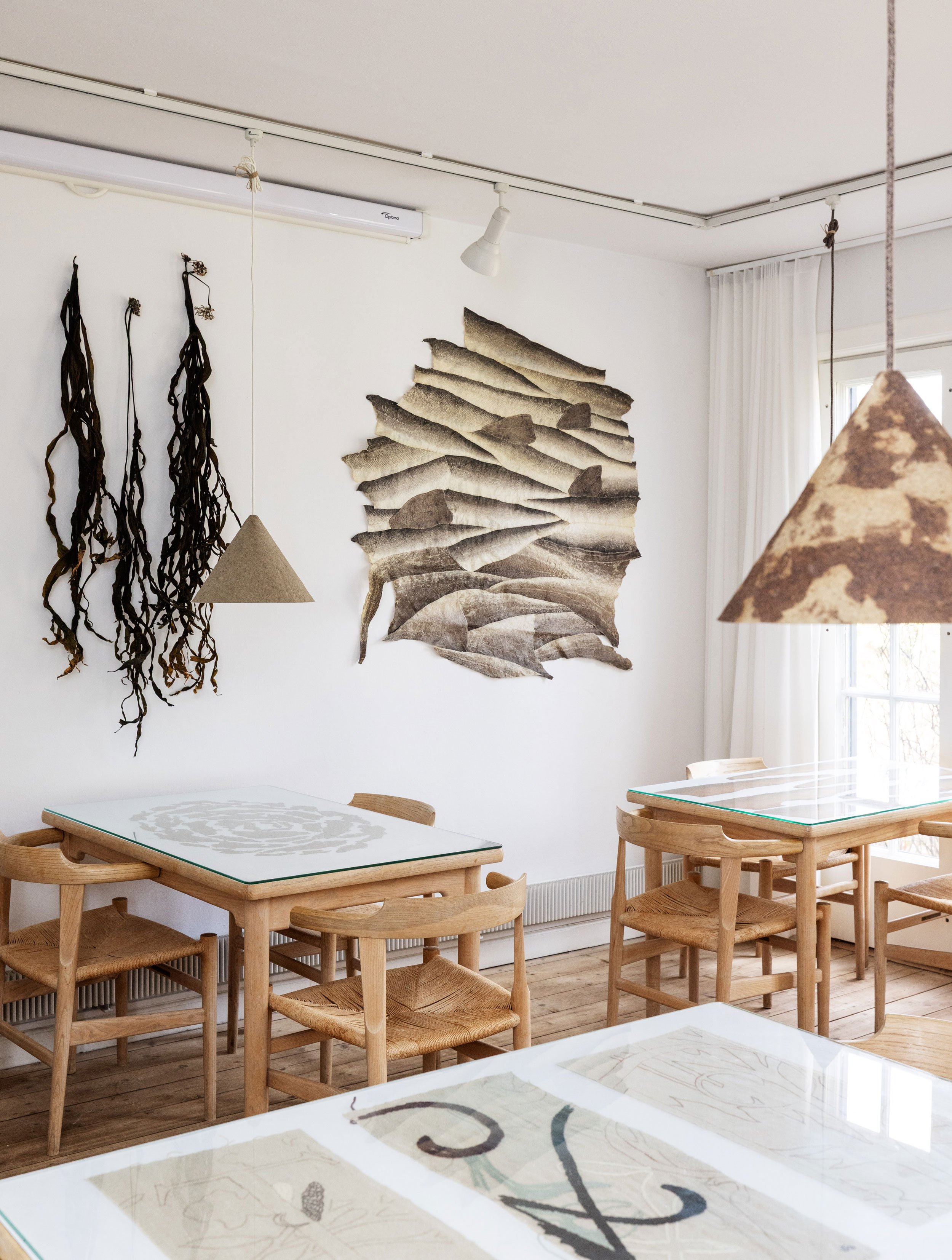 <i>Af Natur er det kommet</i>. Munkeruphus Café, 2026. Foto: Johan Rosenmunthe.