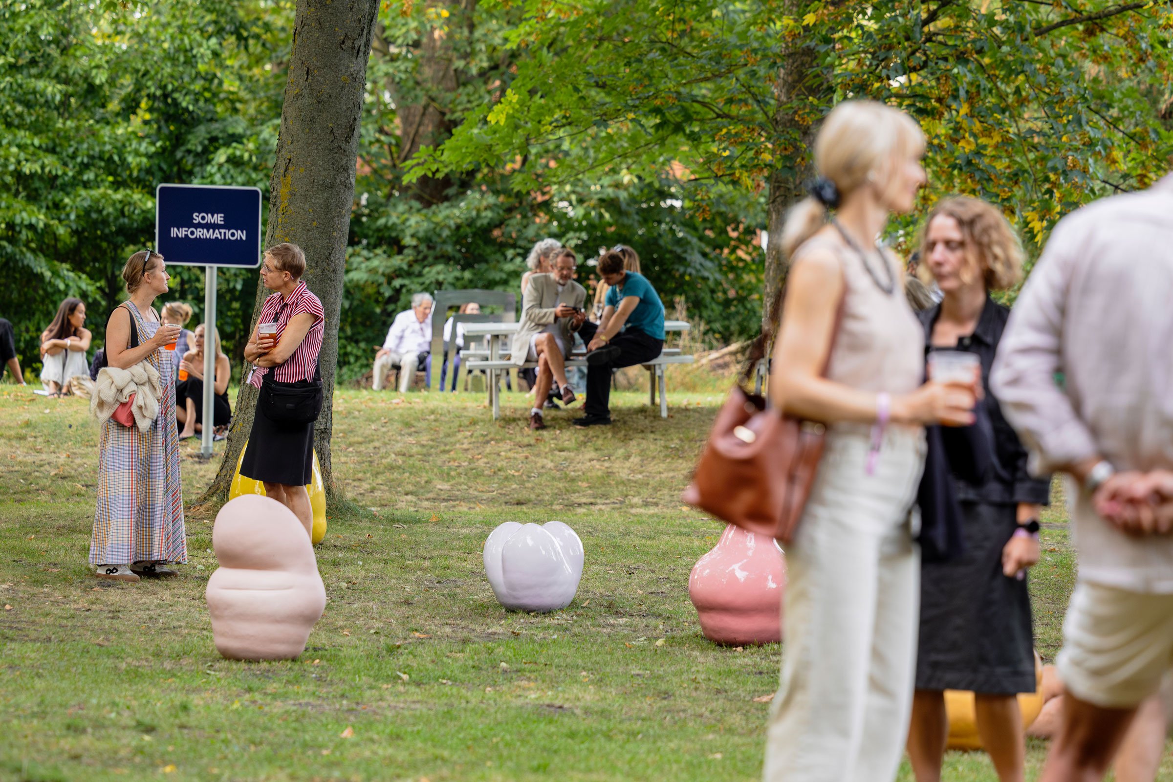Enter Art Fairs udvikler Skulpturparken ved Lokomotivværkstedet. Her fra 2024. Foto: Julie Nymann og Frida Gregersen