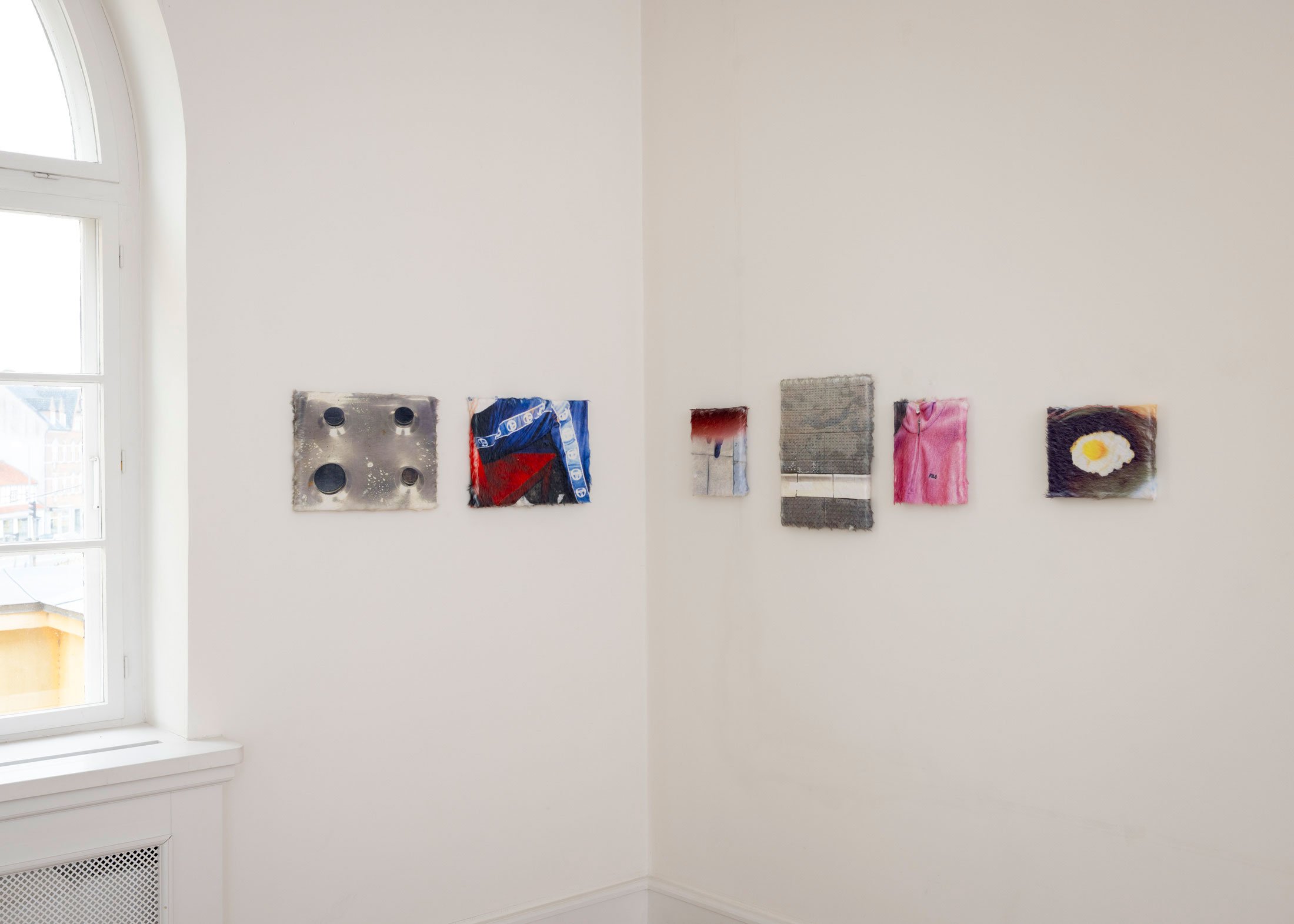 FOR NOW. Installationsview, ORTHUNGA, 2026. Foto: Malle Madsen.