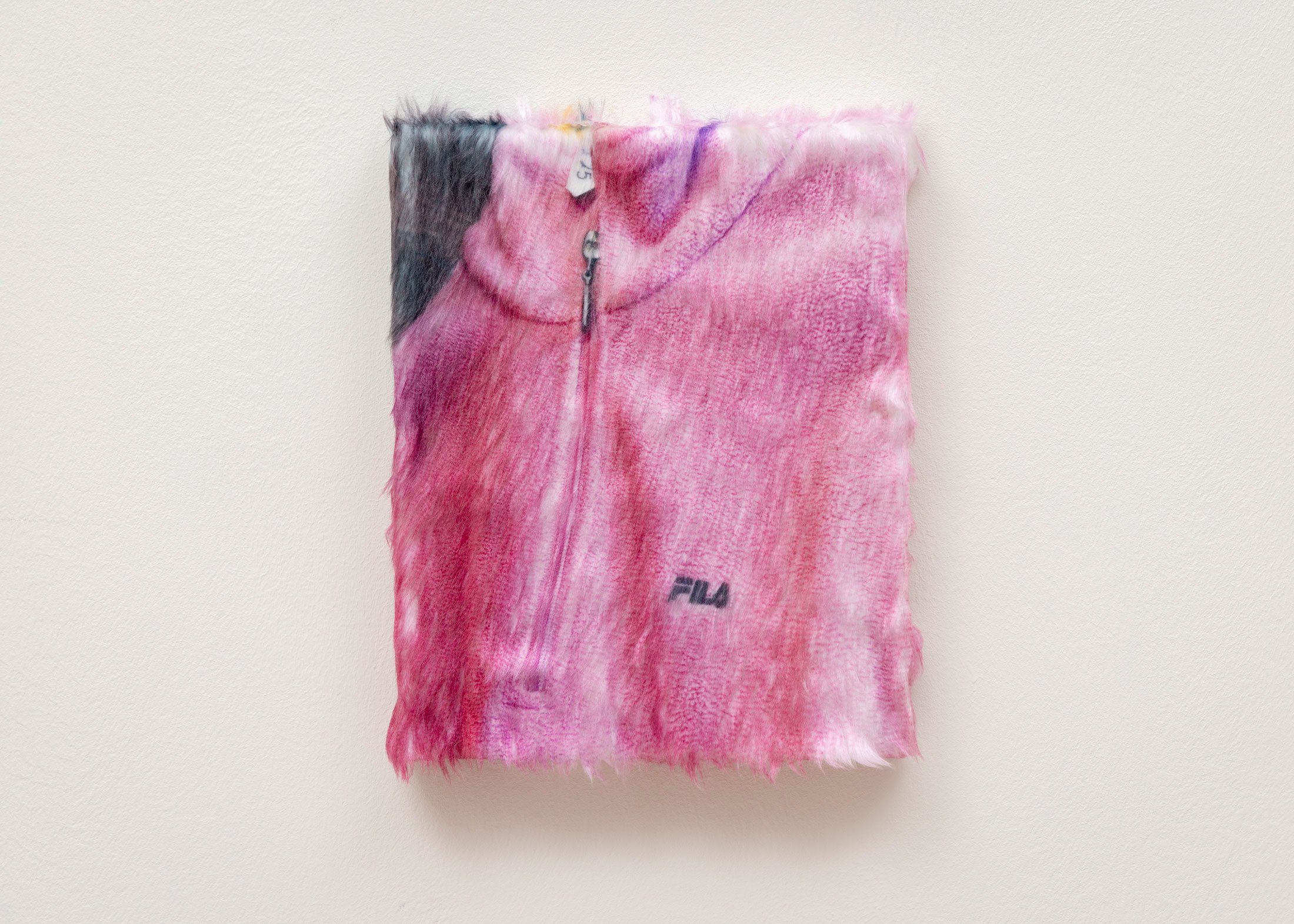Keith Farquhar, Untitled (pink fleece), ORTHUNGA, 2026. Foto: Malle Madsen.