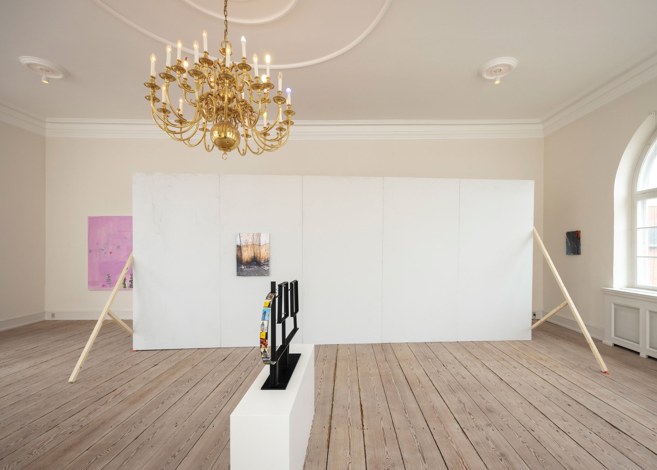 FOR NOW. Installationsview, ORTHUNGA, 2026. Foto: Malle Madsen.