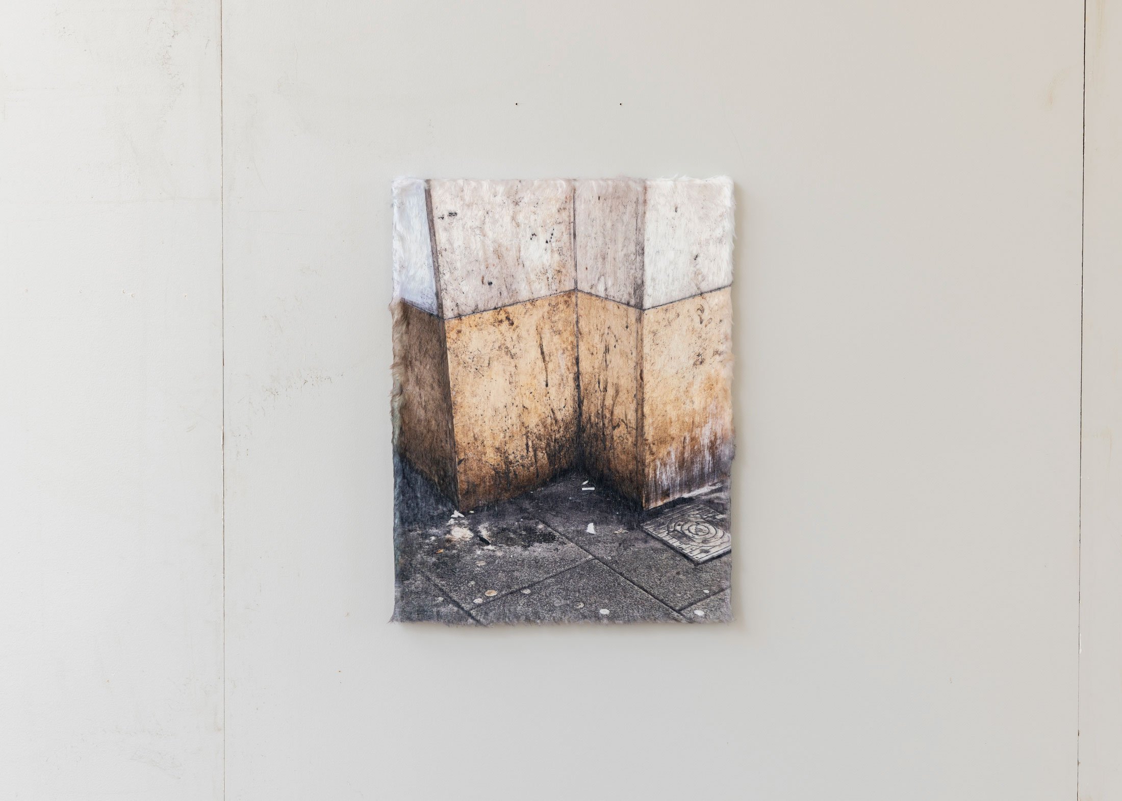 Keith Farquhar, <i>Untitled (filthy corner),</i> ORTHUNGA, 2026. Foto: Malle Madsen.