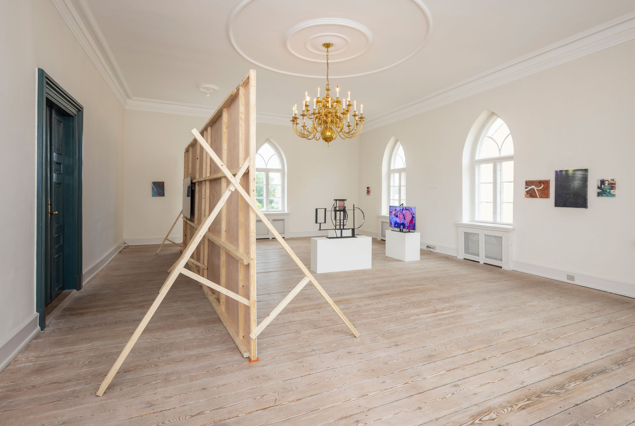 FOR NOW. Installationsview, ORTHUNGA, 2026. Foto: Malle Madsen.