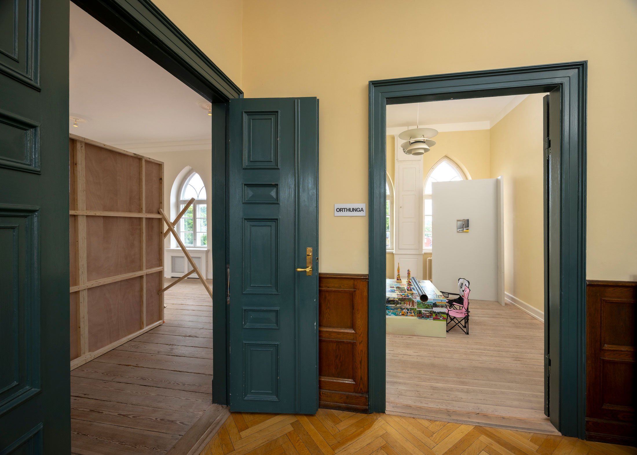 FOR NOW. Installationsview, ORTHUNGA, 2026. Foto: Malle Madsen.