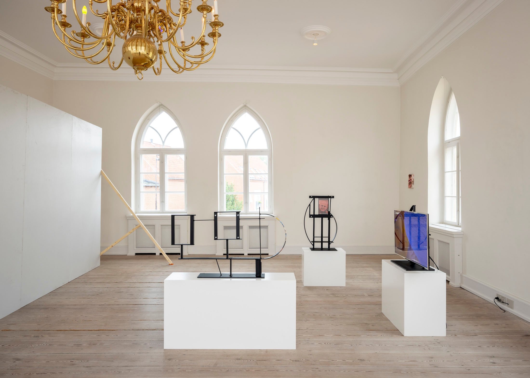 FOR NOW. Installationsview, ORTHUNGA, 2026. Foto: Malle Madsen.