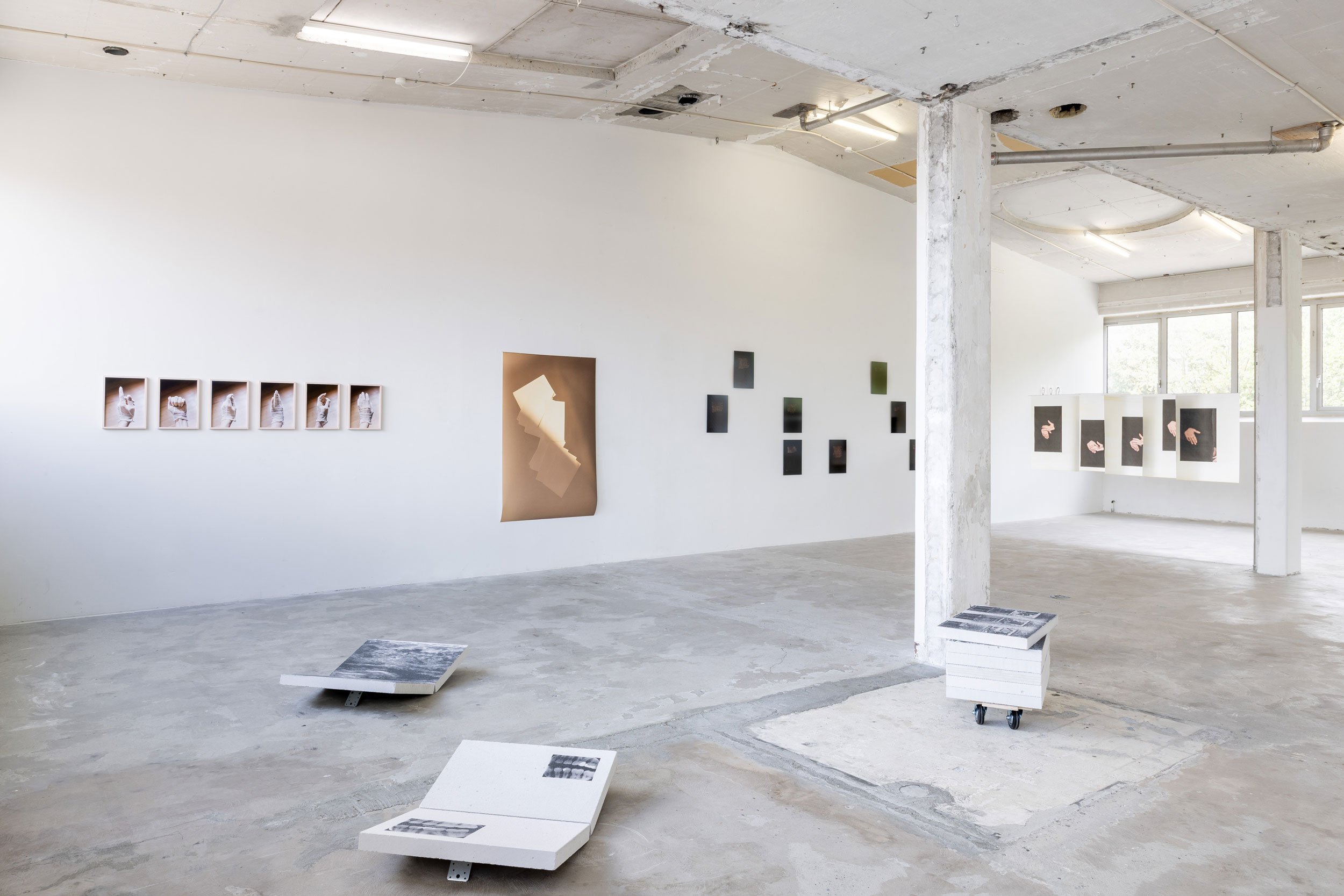 Installationsview, <i>Foreløbig ombrydning</i>, 2026. Foto: Kirstine Autzen.
