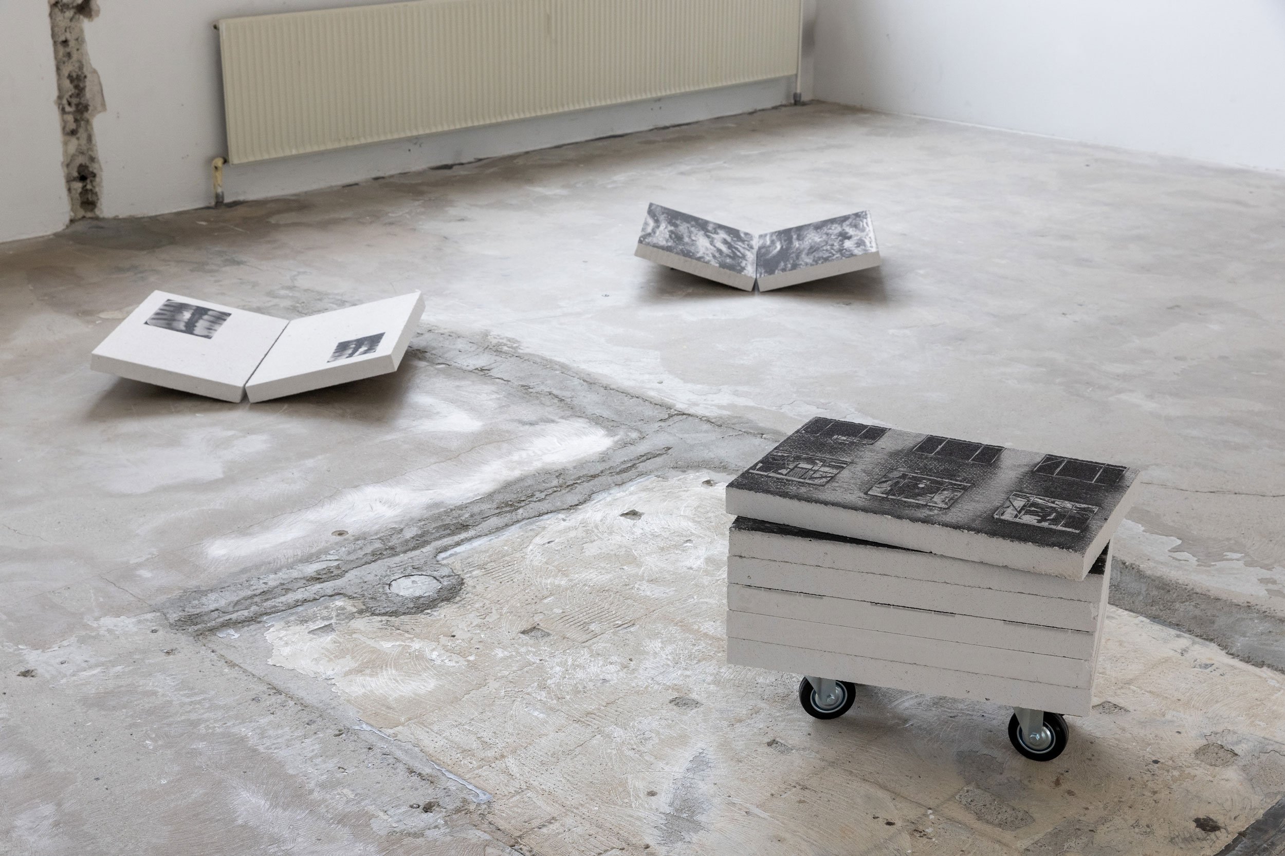 Installationsview, <i>Foreløbig ombrydning</i>, 2026. Foto: Kirstine Autzen.