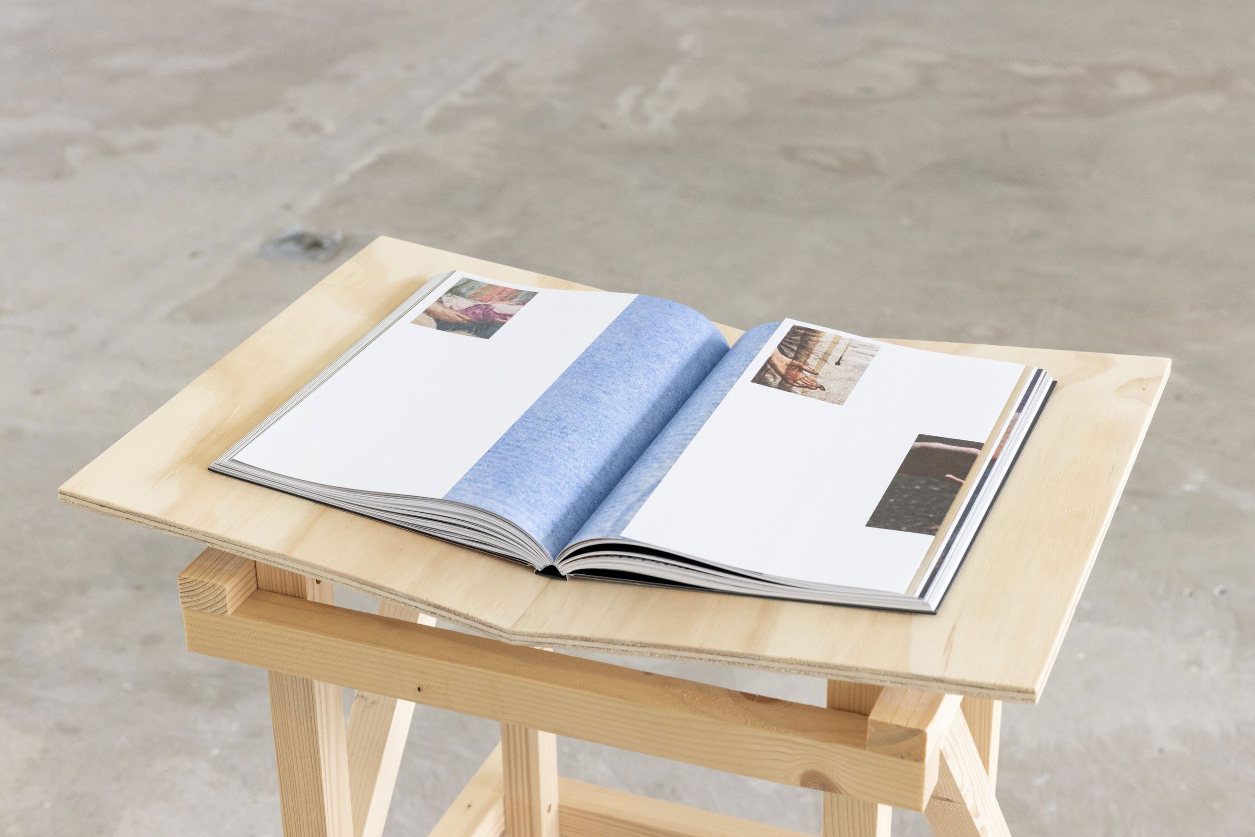 Installationsview, <i>Foreløbig ombrydning</i>, 2026. Foto: Kirstine Autzen.