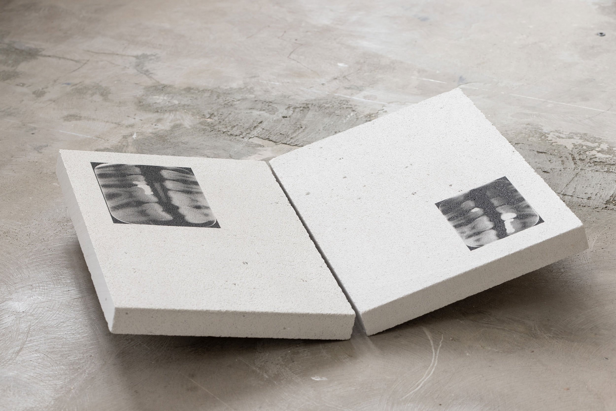 Installationsview, <i>Foreløbig ombrydning</i>, 2026. Foto: Kirstine Autzen.