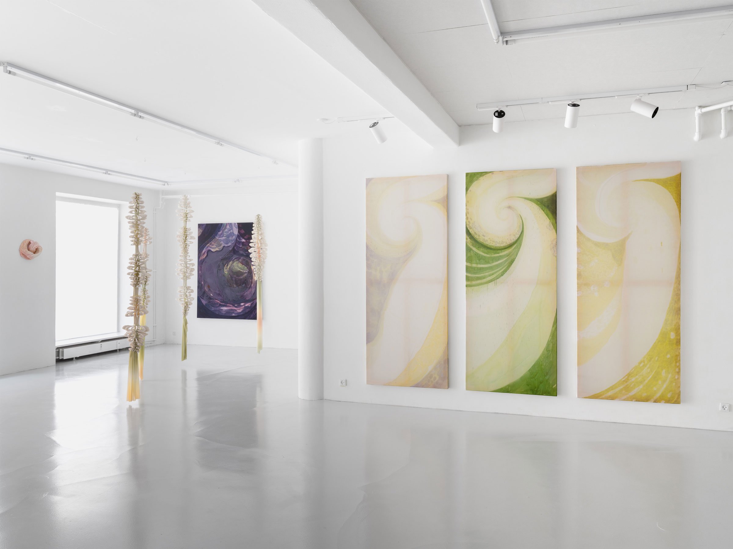 Nanna Riis Andersen og Daniela Bergschneider, <i>Skin, Shape, Shelter</i>, installationsview, Formation Gallery, 2026. Foto: Formation Gallery. 