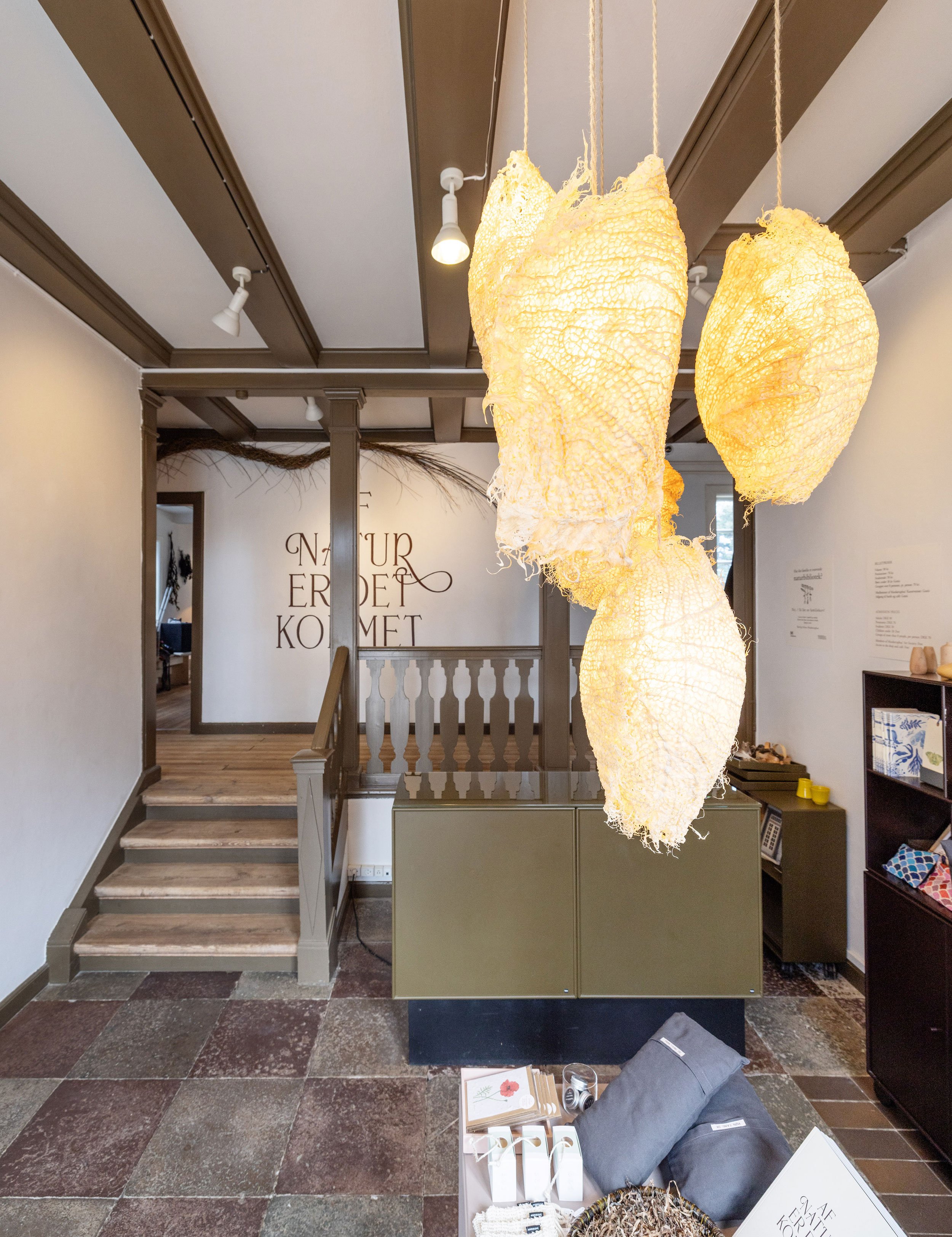 Zena Halloway, POD LAMP, 2025. Munkeruphus butik, 2026. Foto: Johan Rosenmunthe.