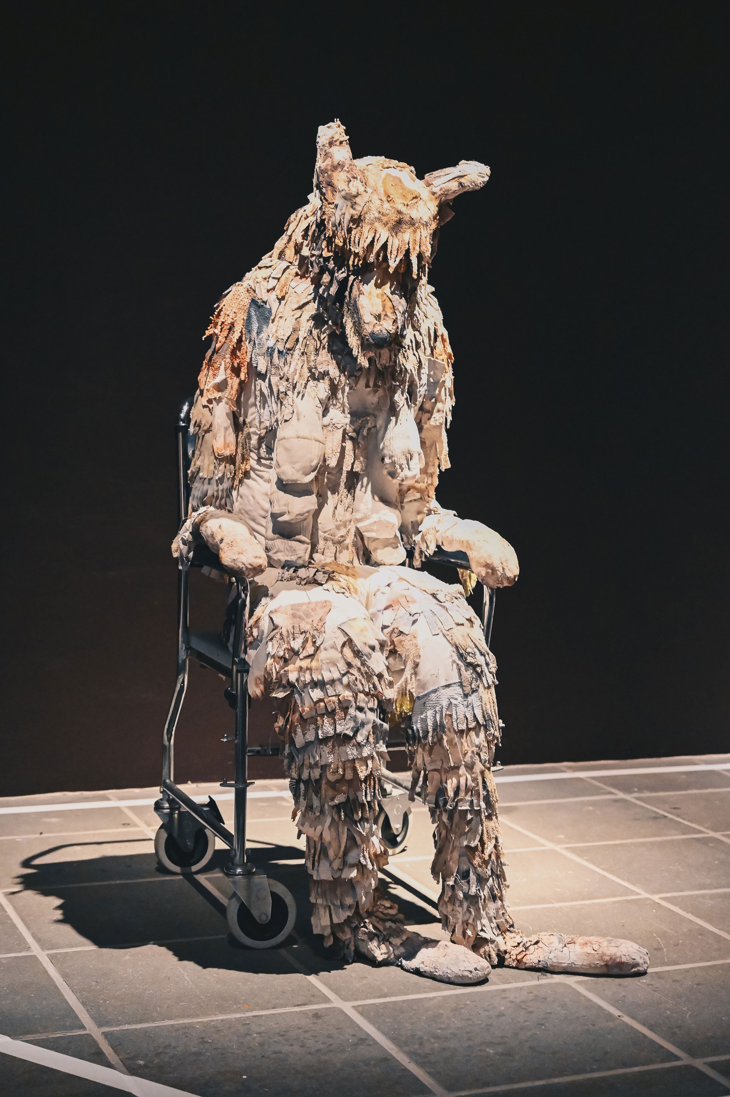 Bank & Rau, <i>Ulvetæven Hylet</i>, 2018. Del af installationen “Symptomer". Foto: SMK.