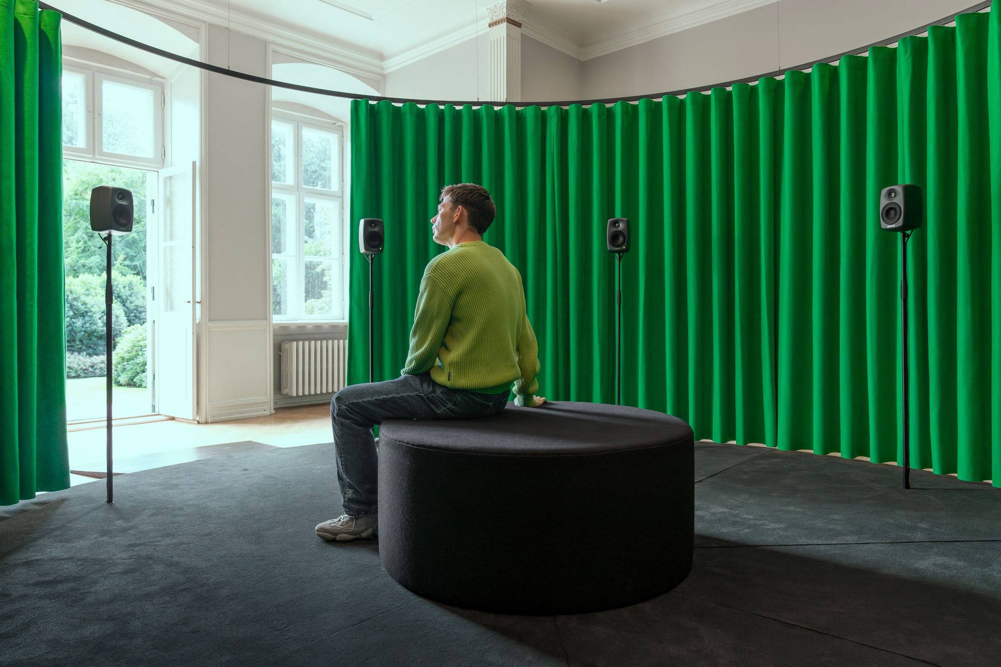 Lydinstallationen <i>Fordelene ved at være ordblind</i>. Fra udstillingen <i>Følg den grønne vej</i> på Augustiana Kunstpark & Kunsthal, 2026. Foto: Julie Nymann