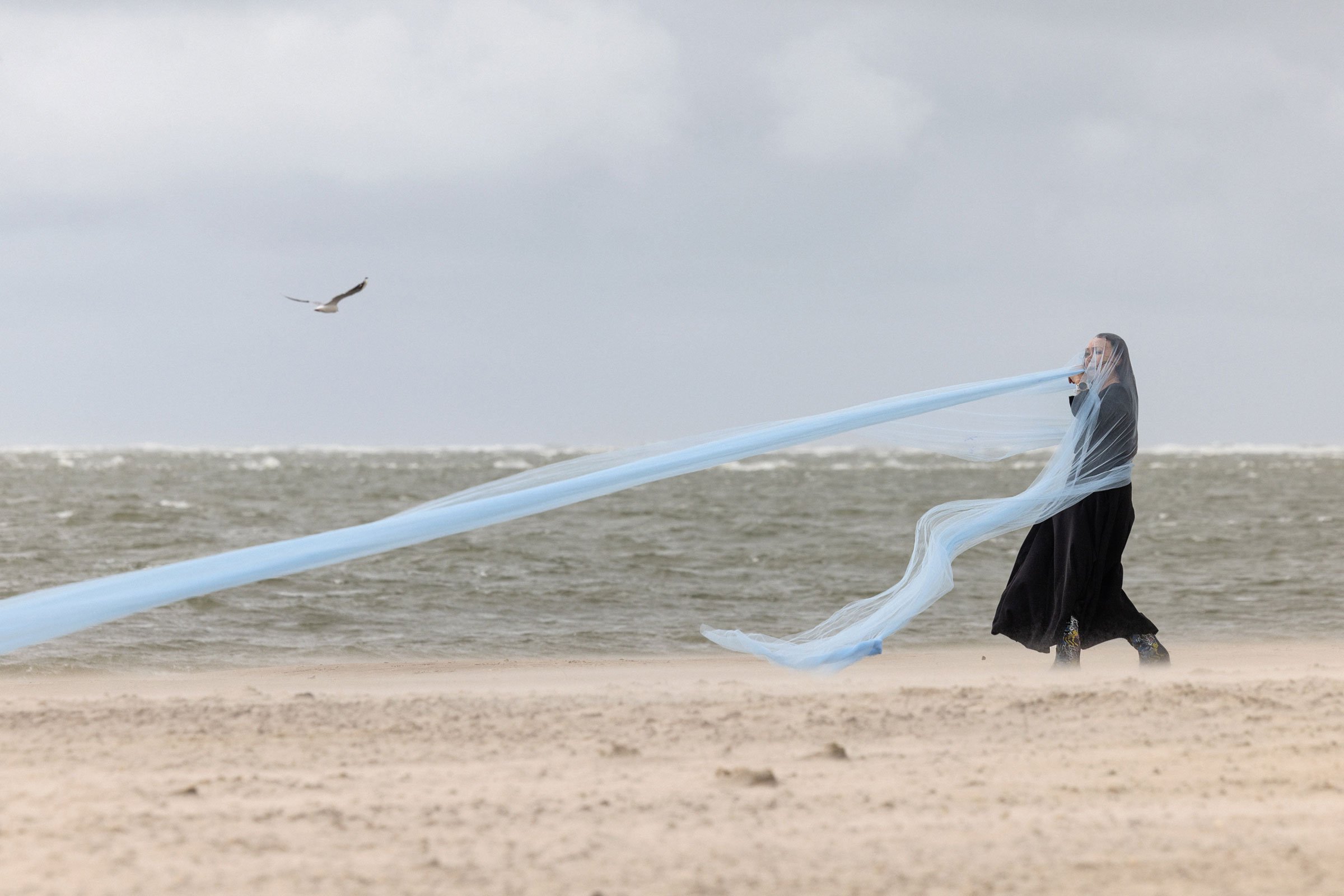Jessie Kleemann, <i>Spirit of the Flying Kayak.</i> Bringing In The Tide, Wadden Tide, 2026. Foto: Frida Gregersen.