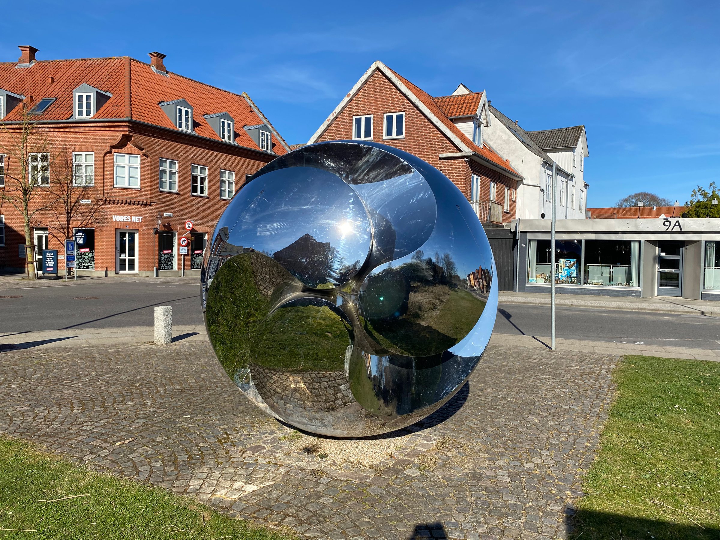 Jens Ingvard Hansen: <i>Vindrosen</i>, 2020. Skænket af Poul Erik Bech Fonden. Foto: Kunst i Varde