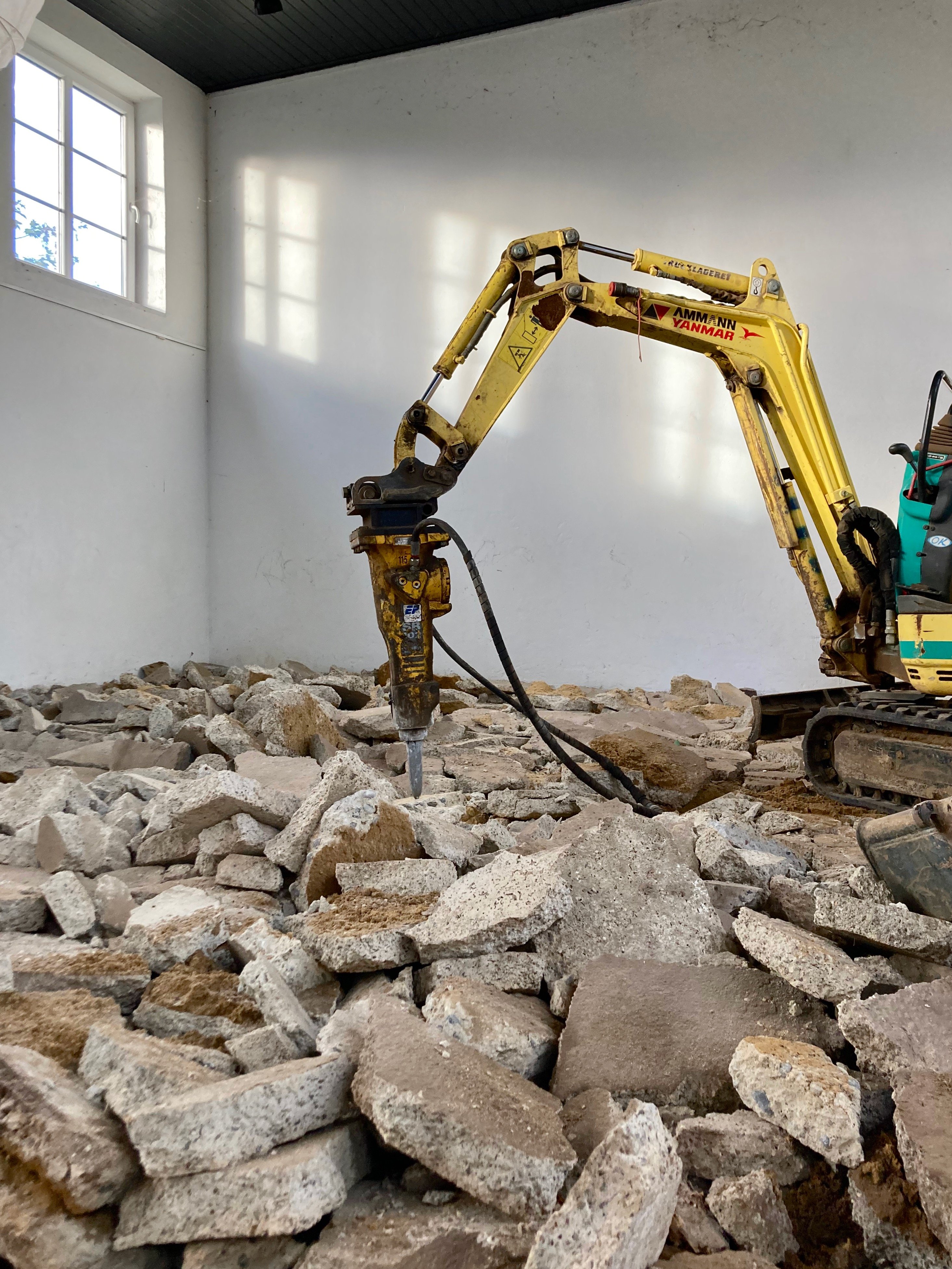 <em>Construction site</em>, umbrella- west coast exhibitions, 2022. Photo: Jan Wawrzyniak