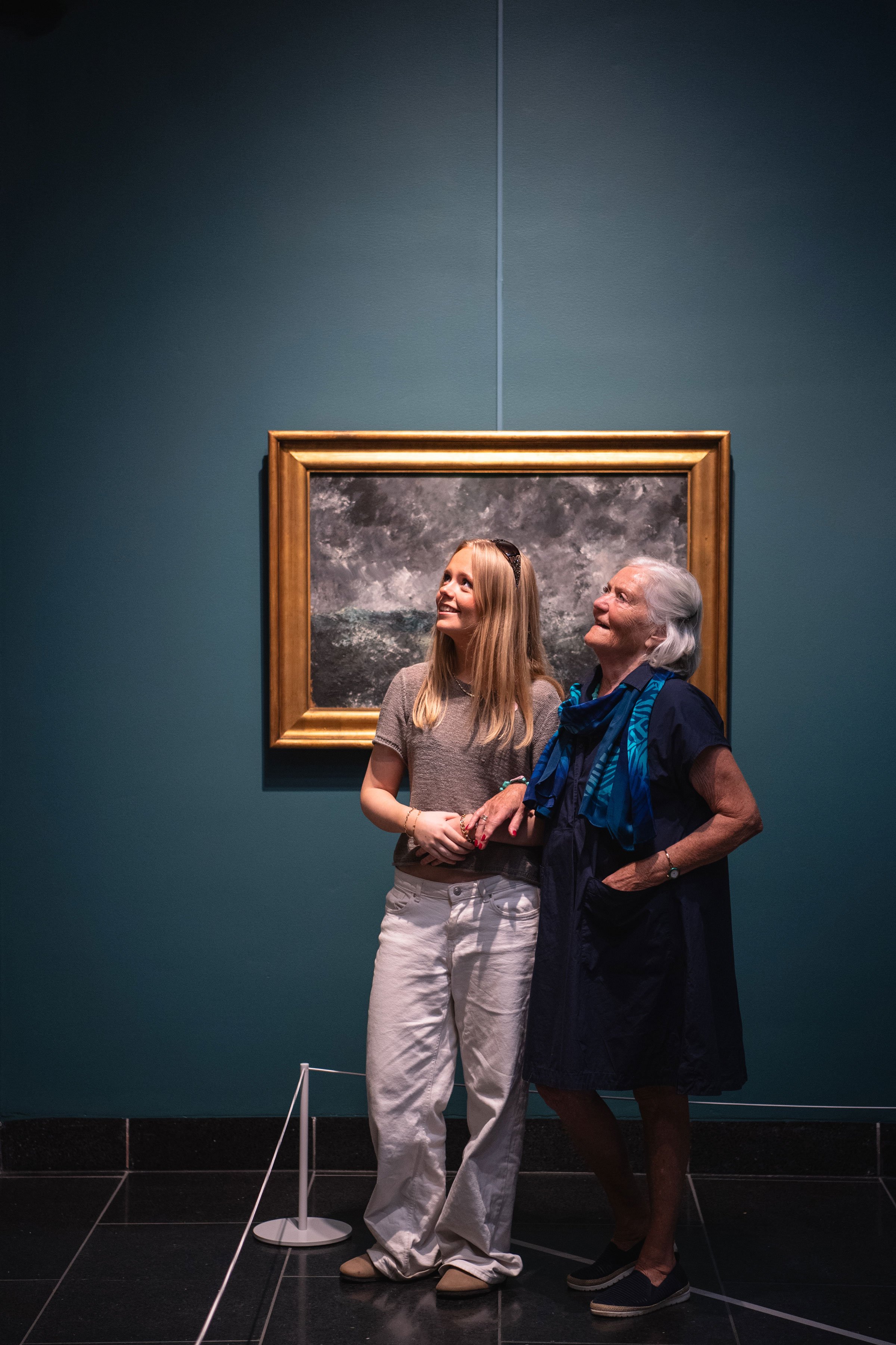 På hvis skuldre - Lars von Trier kuraterer, installationsview, 2026. Foto: Willumsen Museum.