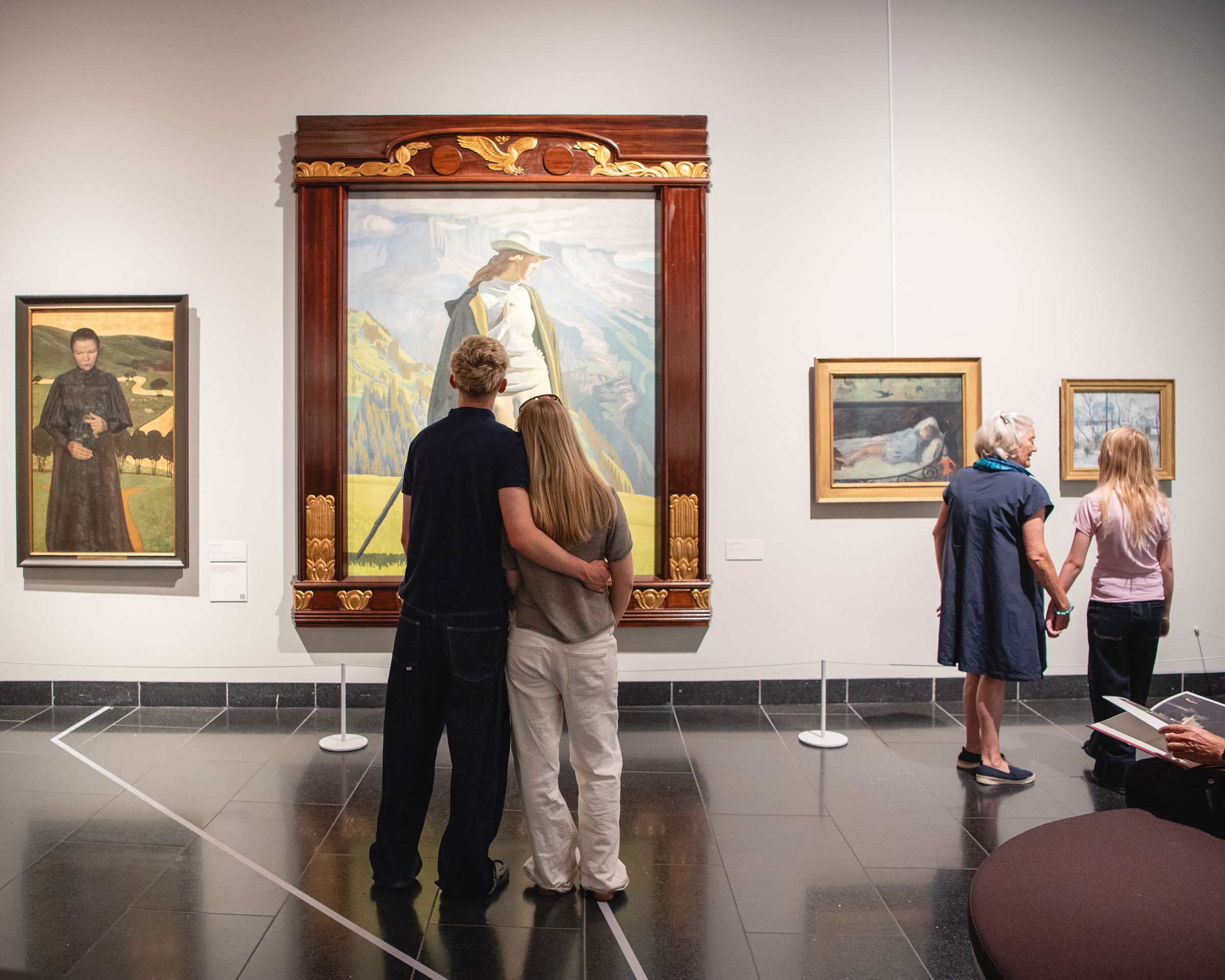 På hvis skuldre - Lars von Trier kuraterer, installationsview, 2026. Foto: Willumsen Museum.