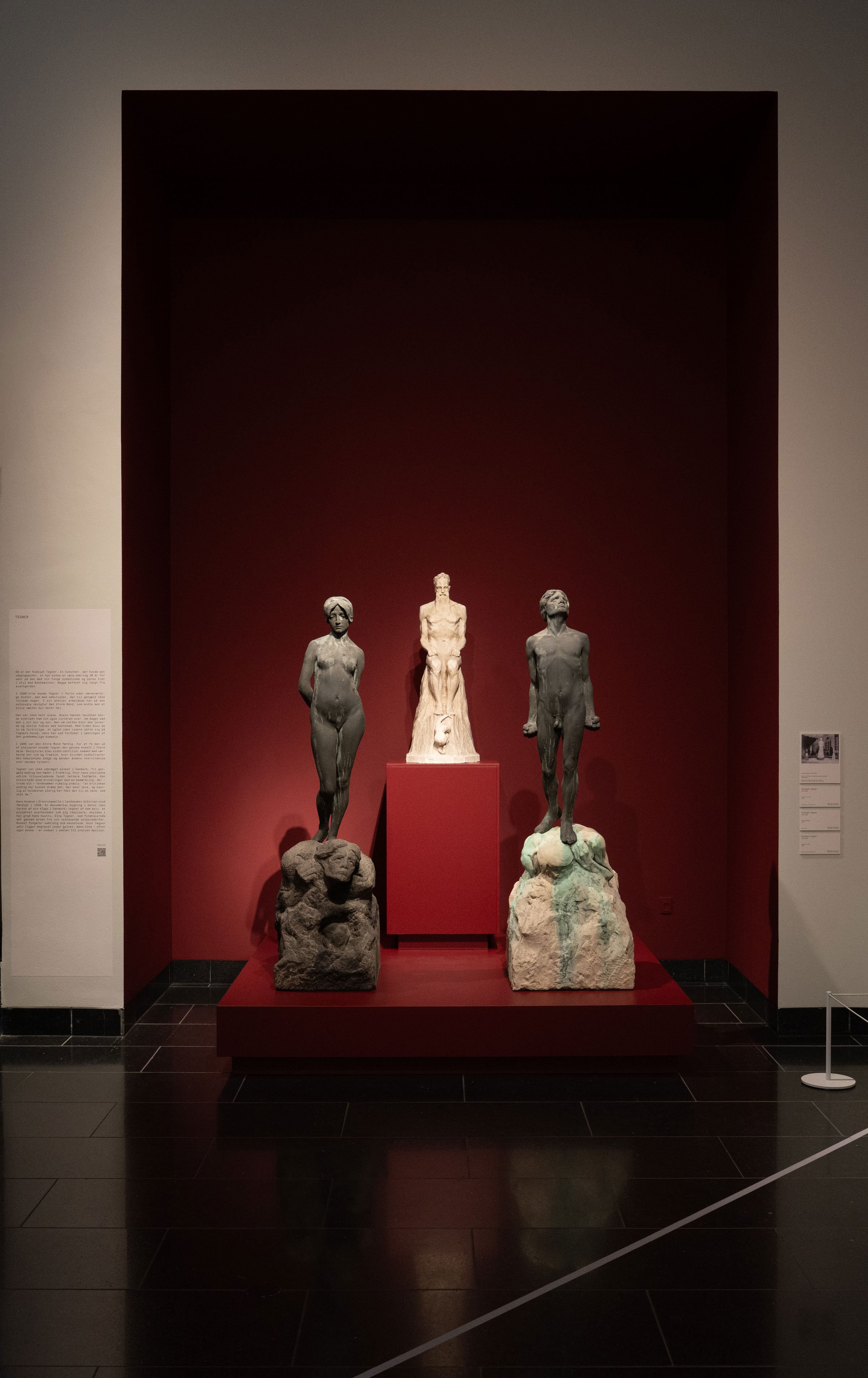 På hvis skuldre - Lars von Trier kuraterer, installationsview, 2026. Foto: Willumsen Museum.