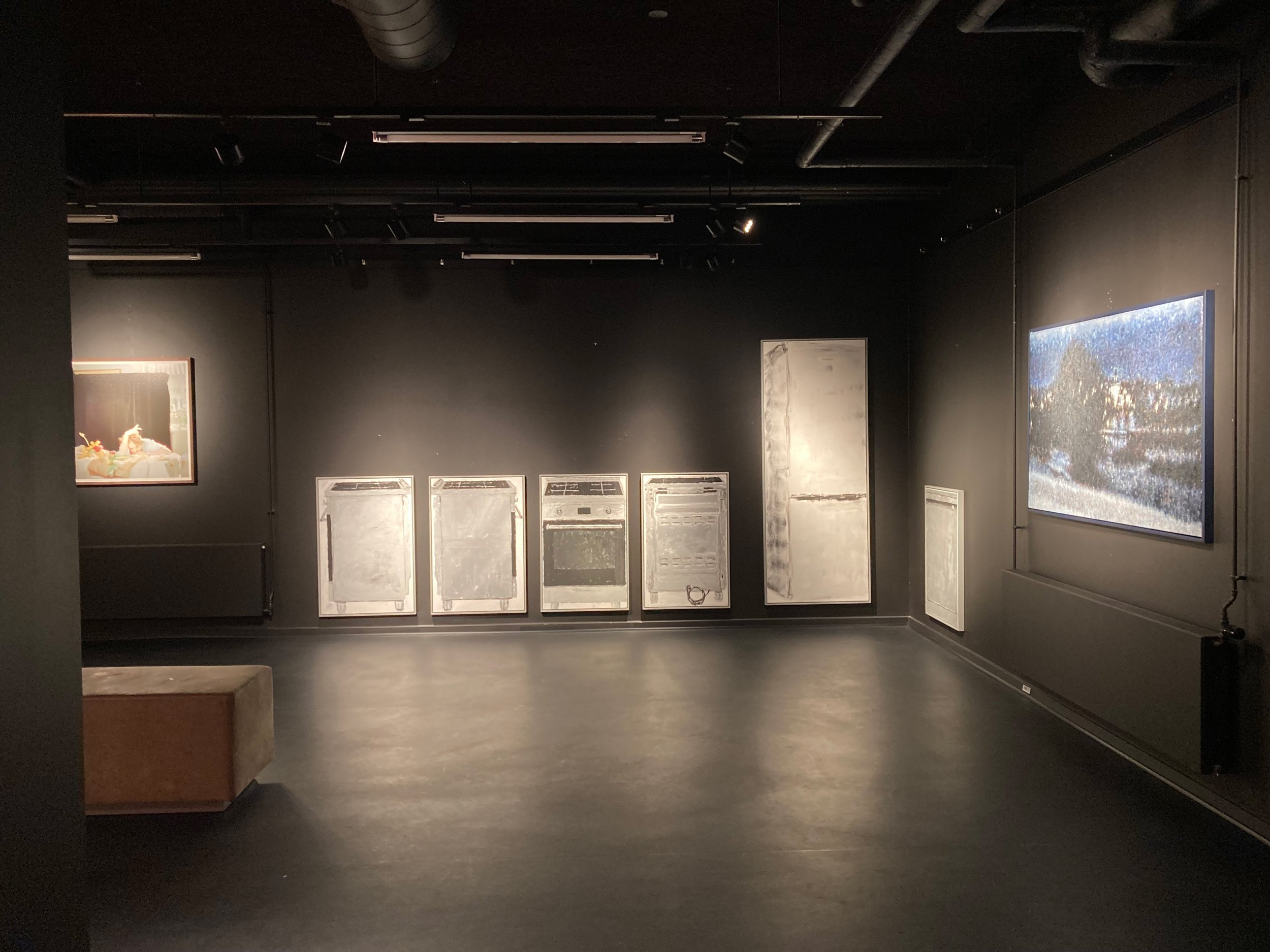 <i>Årgang 2026</i>, Isaac, Peter Palluth og Marielle Göthberg, 2026. Foto: Kunst på Arbejde.