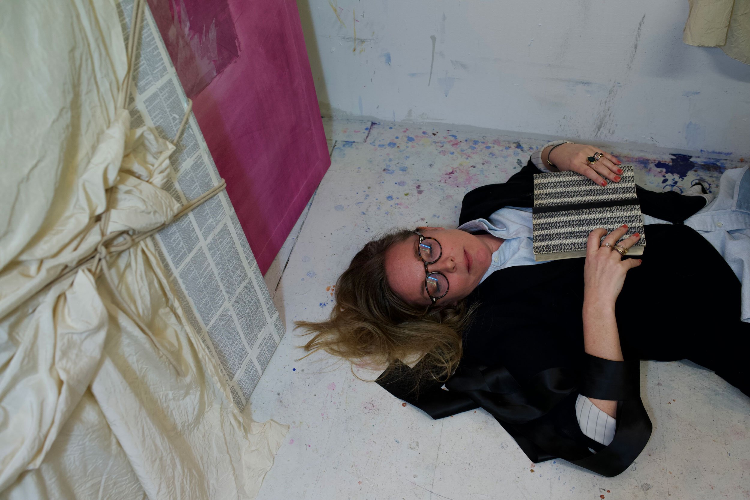 Augusta Atla i sit atelier, 2025. Foto: Sarah My Leonora Kia og Finn Nørgaard Foreningen