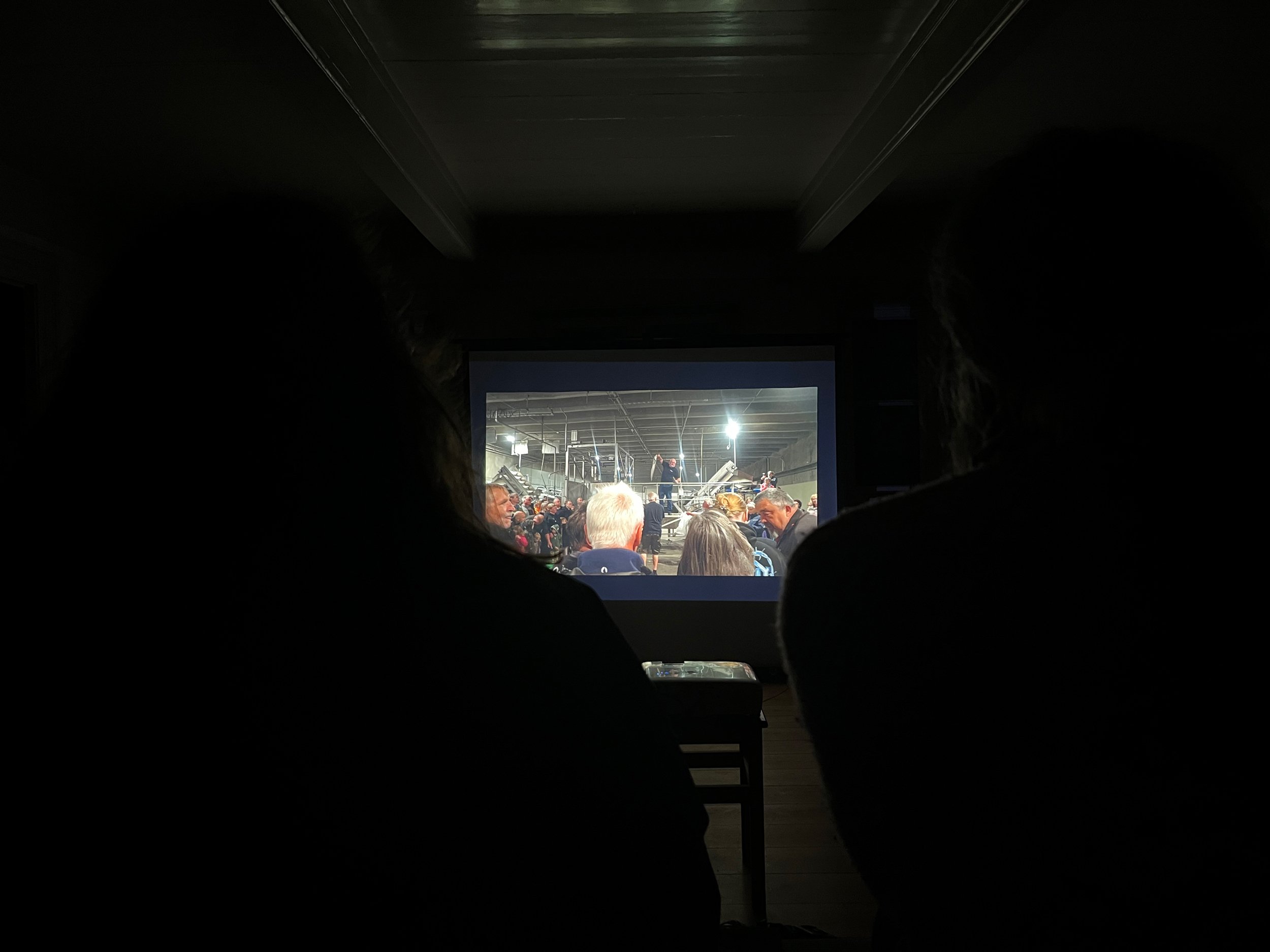 Mette Hammer Juhl og Therese Henningsen. Filmscreening organiseret af Søren Rye. Foto: Fanø Biennale.