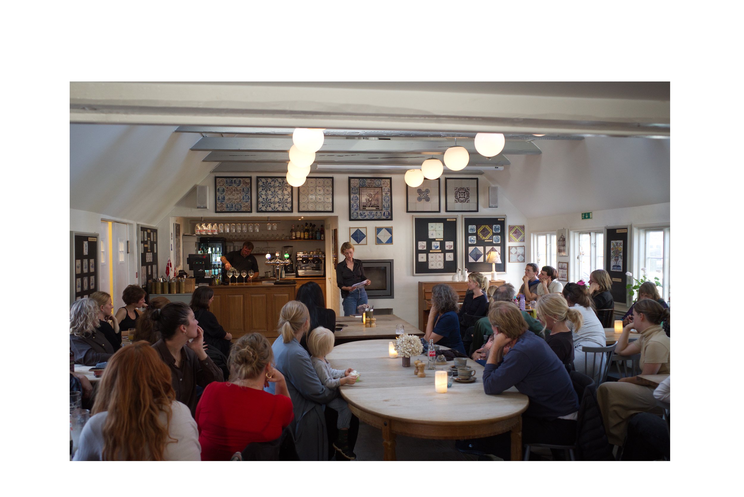 Oplæsning med Pernille Abd El Dayem og Deniz Kiy, Fanø Biennale 2026. Foto: Fanø Biennale.