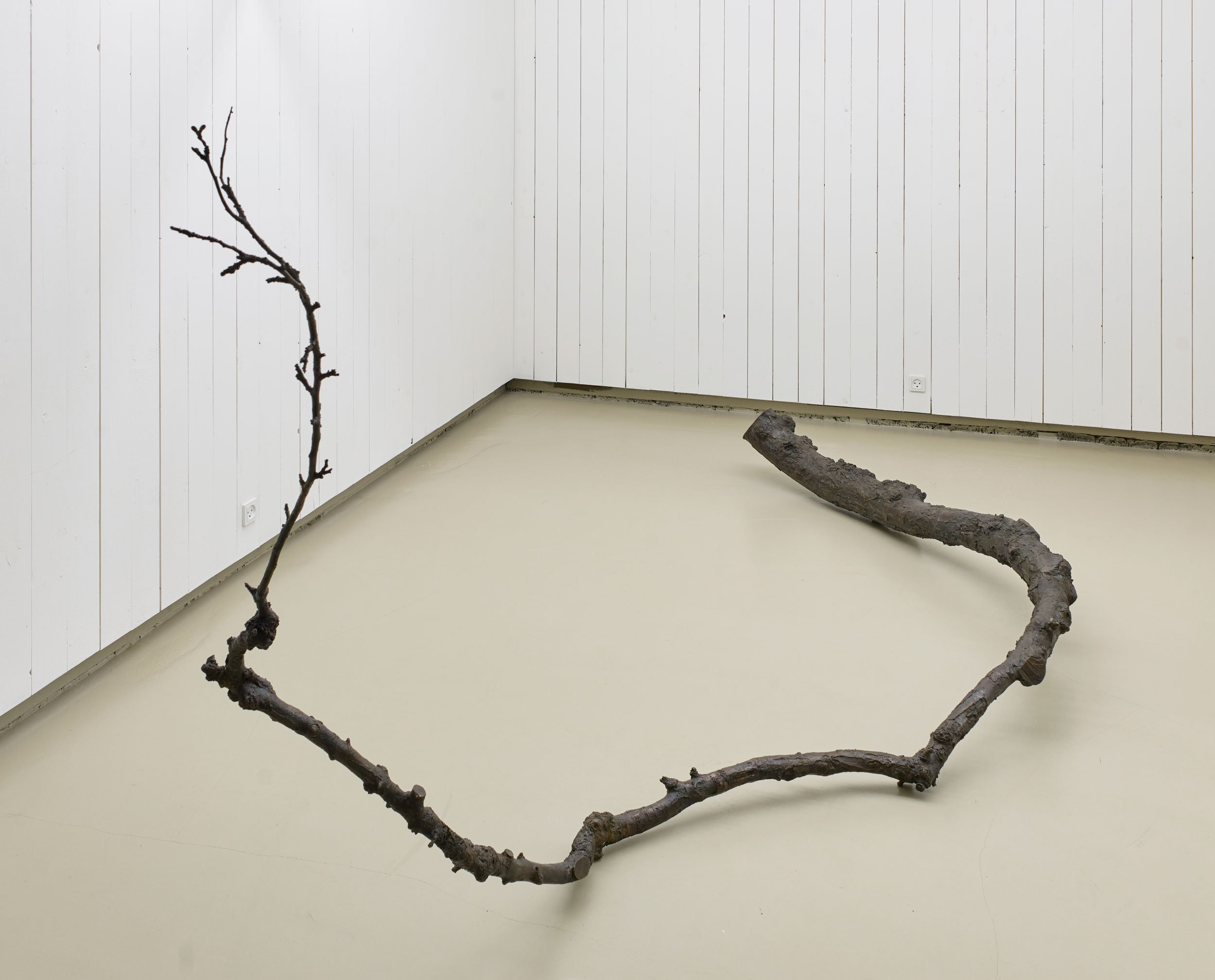 Tina Maria Nielsen: <i>Line of Descent</i>, 2013. Bronze 150x120x325 cm. Foto: Anders Sune Berg