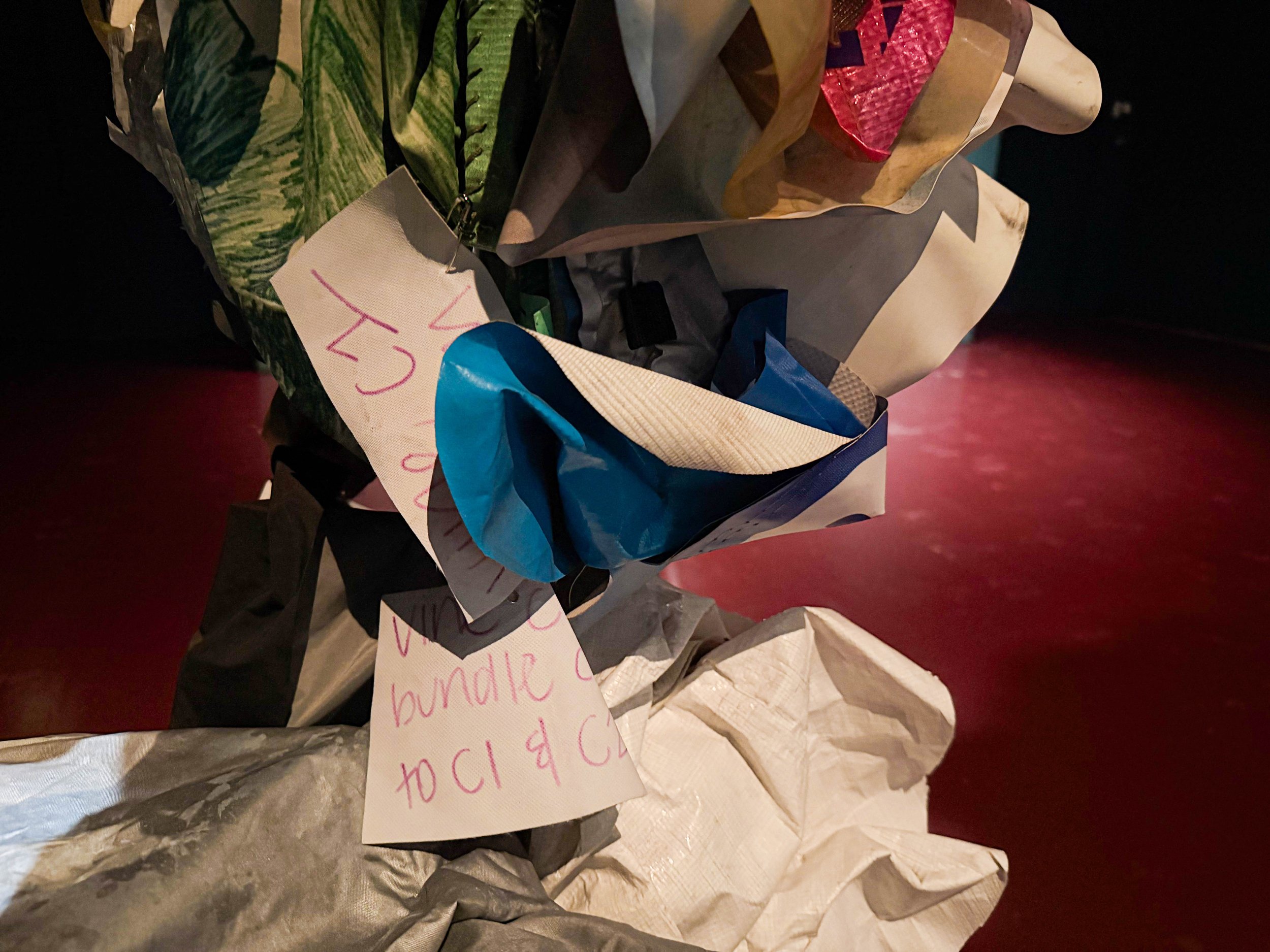 Tau Lewis, <i>Mouth close to earth</i>, installationsview. Kunstmuseum Brandts, 2026. Foto: Kunstmuseum Brandts.
