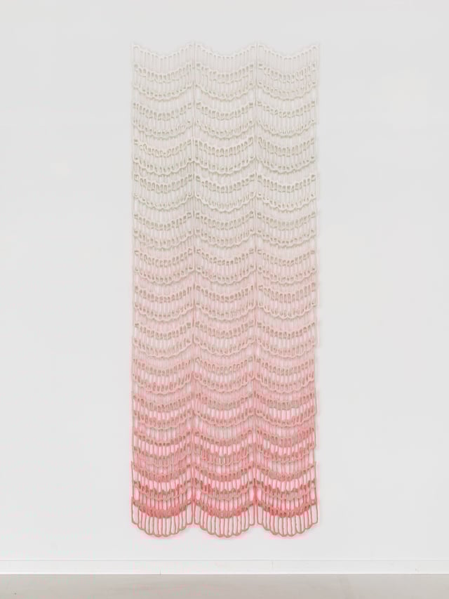 Lea Nordstrøm “Repeated pattern no 1”, Indfarvet porcelæn. Foto: Jacob Friis-Holm Nielsen