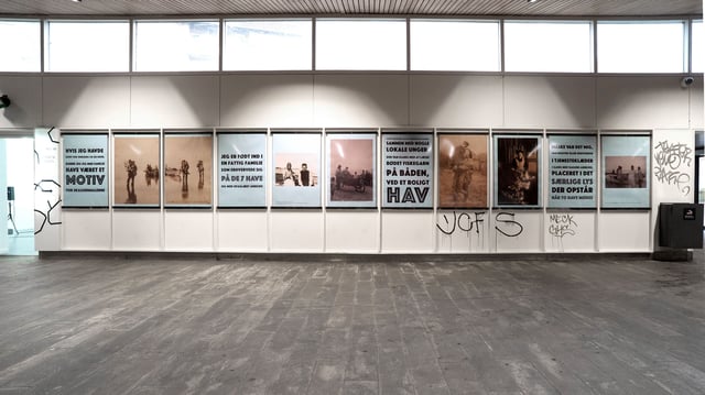 View af plakatfrise Lys, skygge og lækage