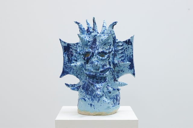 Frederik Næblerød: <i>Identity II</i>, 2025. Glazed stoneware 55 x 46 x 34 cm. Foto: Alice Folker Gallery
