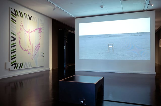 Malene Landgreen: <i>Lethe Floden (Violet)</i> + Peter Land: <i>STOLEN</i>. Foto: Torben E. Meyer.