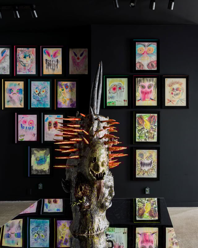 Installationsview fra udstillingen AKRYLLA. Foto: Andreas Bastiansen / Skitsehandlen.