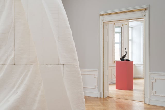 <i>Cherry on the Top</i>, 2024 og <i>Turnere</i>, 2024 af Tina Maria Nielsen. Foto: Jacob Friis-Holm Nielsen.