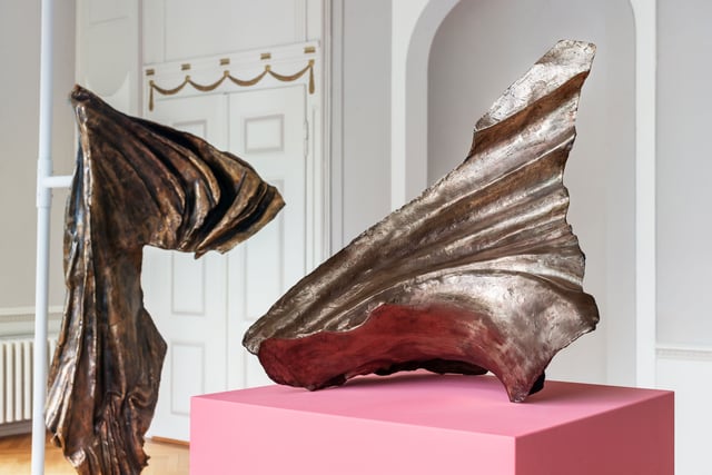 <i>Keep Up the Attitude</i>, 2024 og <i>Turnere</i>, 2024 af Tina Maria Nielsen. Foto: Jacob Friis-Holm Nielsen.