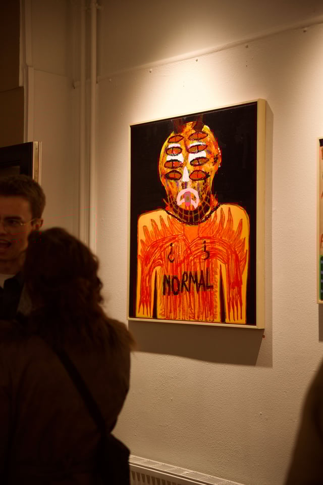 Fra udstillingsåbningen af Haidar Ansari og T.Ankers  <i>GUD BEVARE DE GRIMME BØRN</i>. Foto: Josephine Celine.